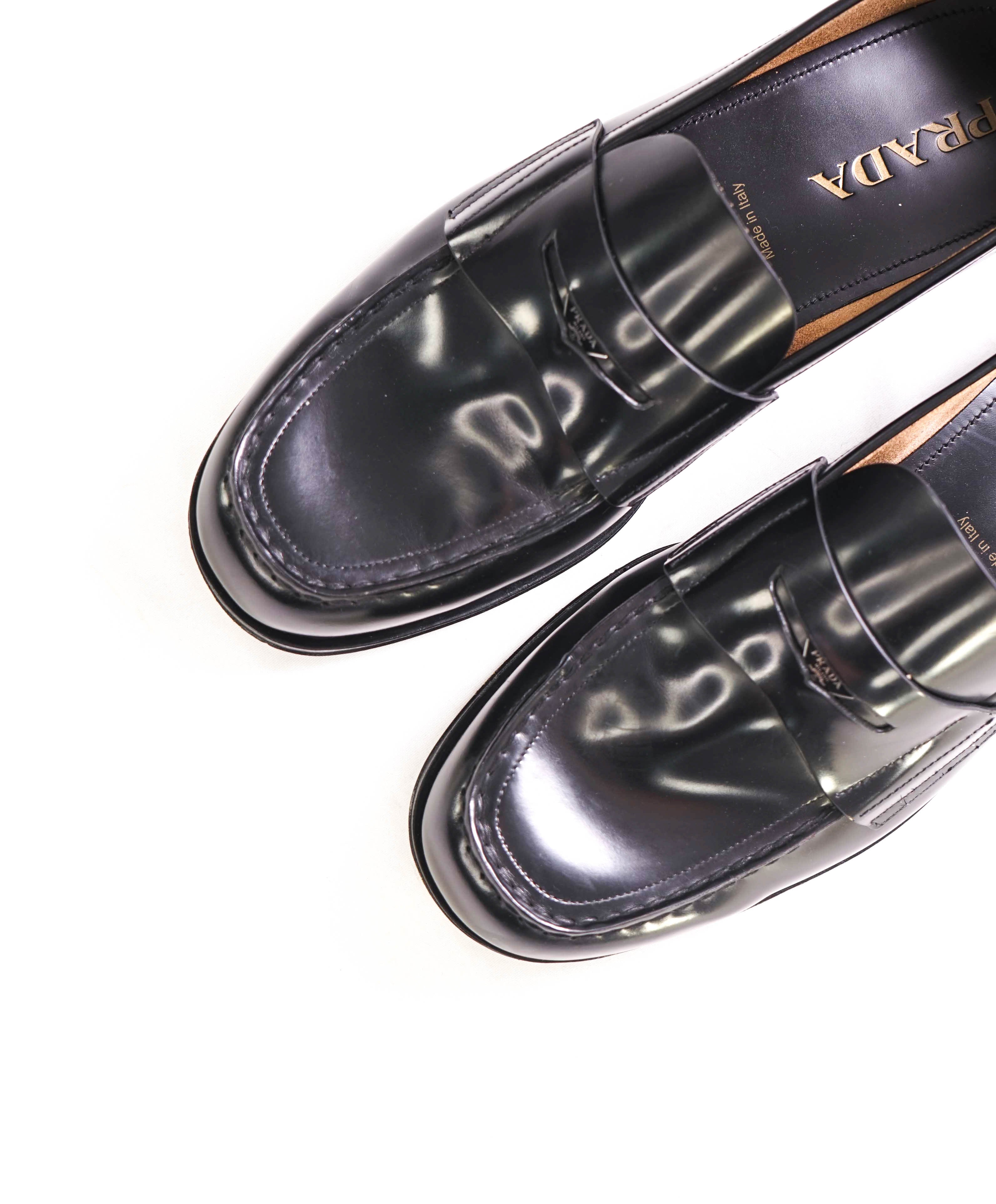 $1,150 PRADA - Black Leather LOGO Plaque Penny Loafers - 11 US (10 Prada)