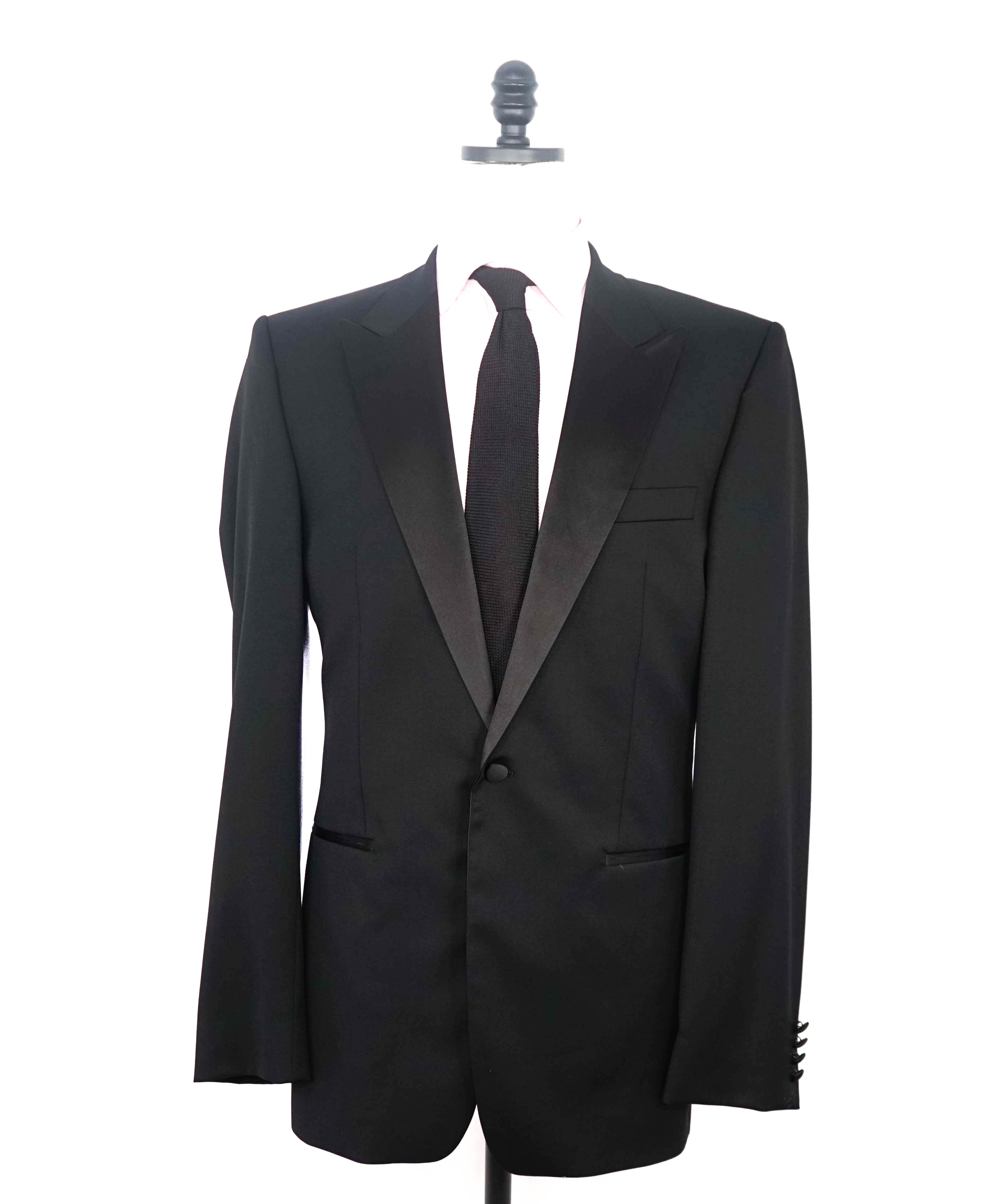 $1,495 HUGO BOSS - "REDA" PEAK LAPEL Super 100 Solid Black 1-Button Tuxedo Suit - 42L