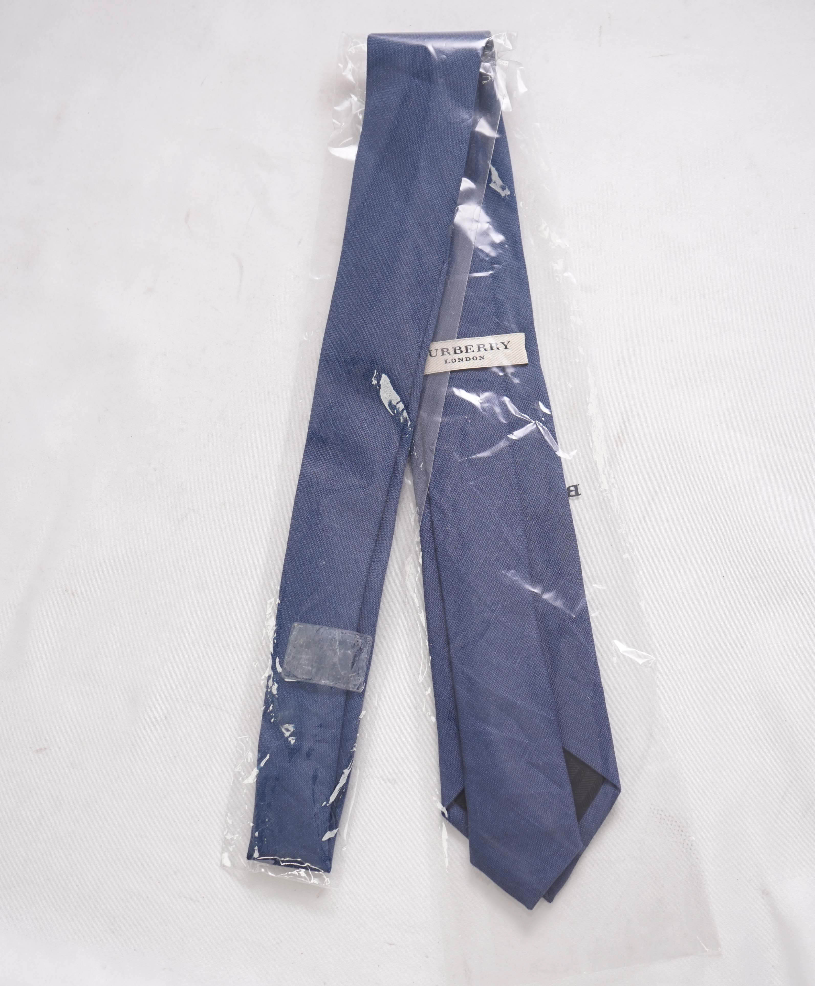 $230 BURBERRY - Made In London, England Premium Line Blue LINEN Tie - 2.75"