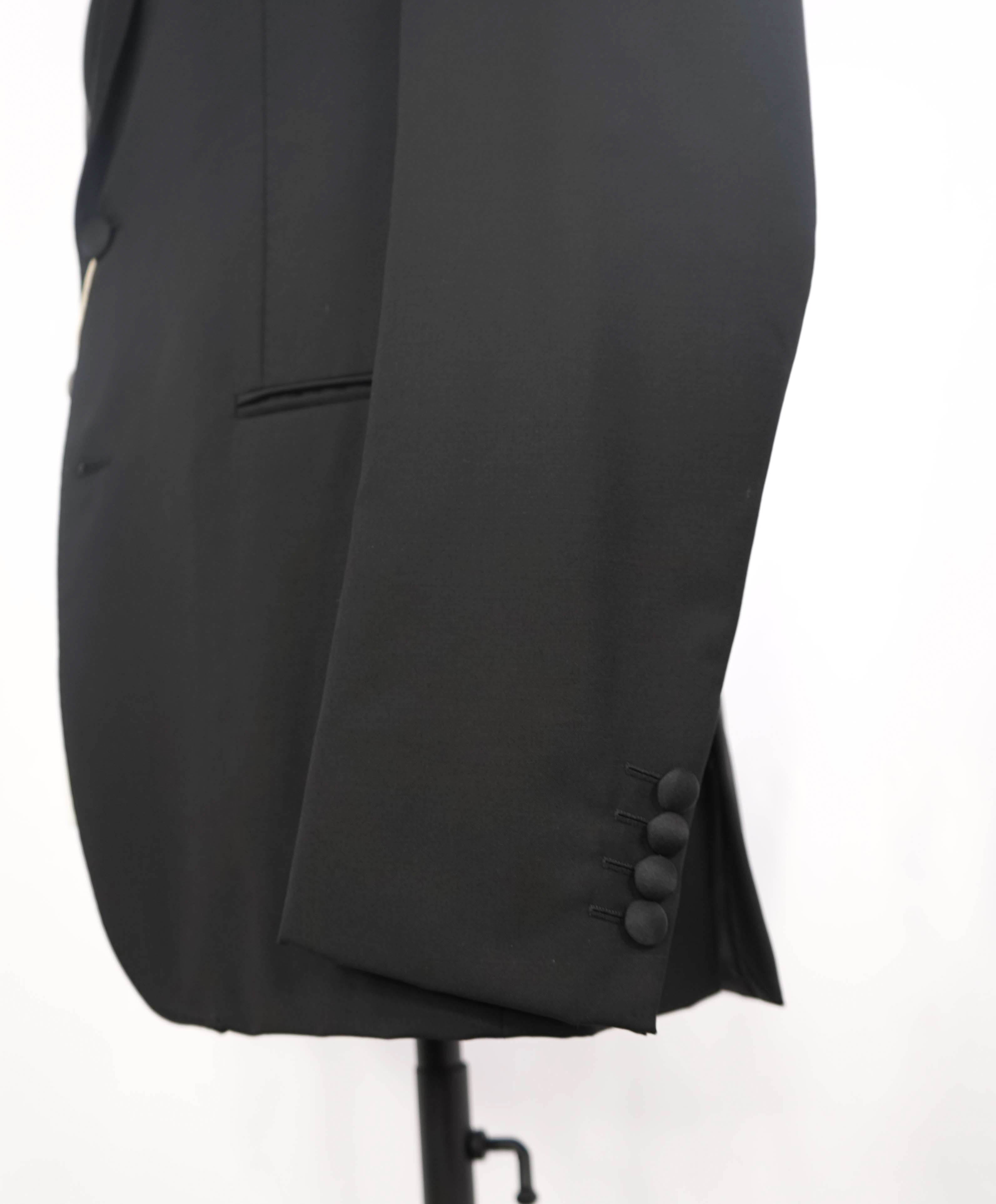 ARMANI COLLEZIONI - "M Line" Black Slim 2-Button Tuxedo Peak Lapels - 38R