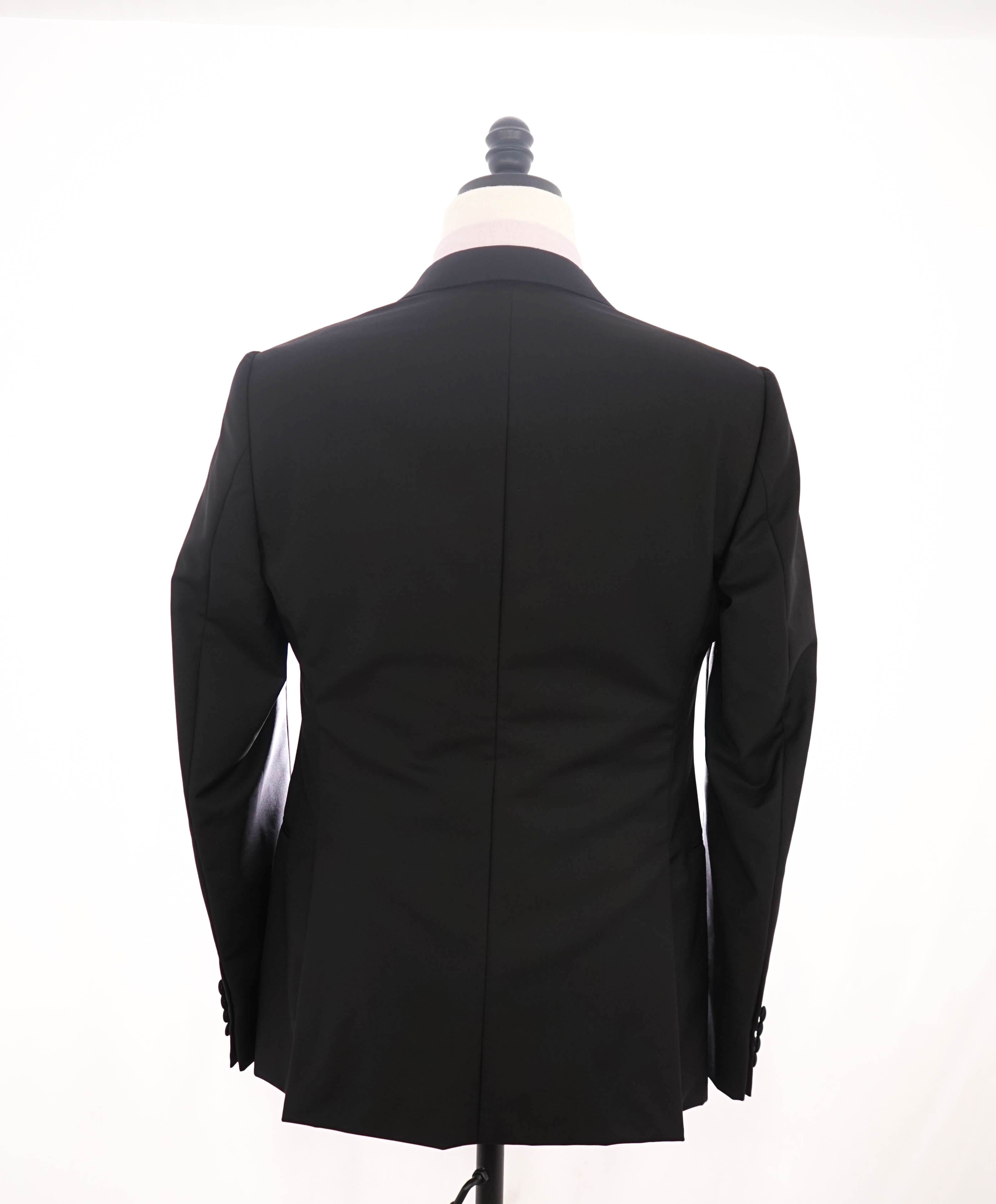 ARMANI COLLEZIONI - "M Line" Black Slim 2-Button Tuxedo Peak Lapels - 38R