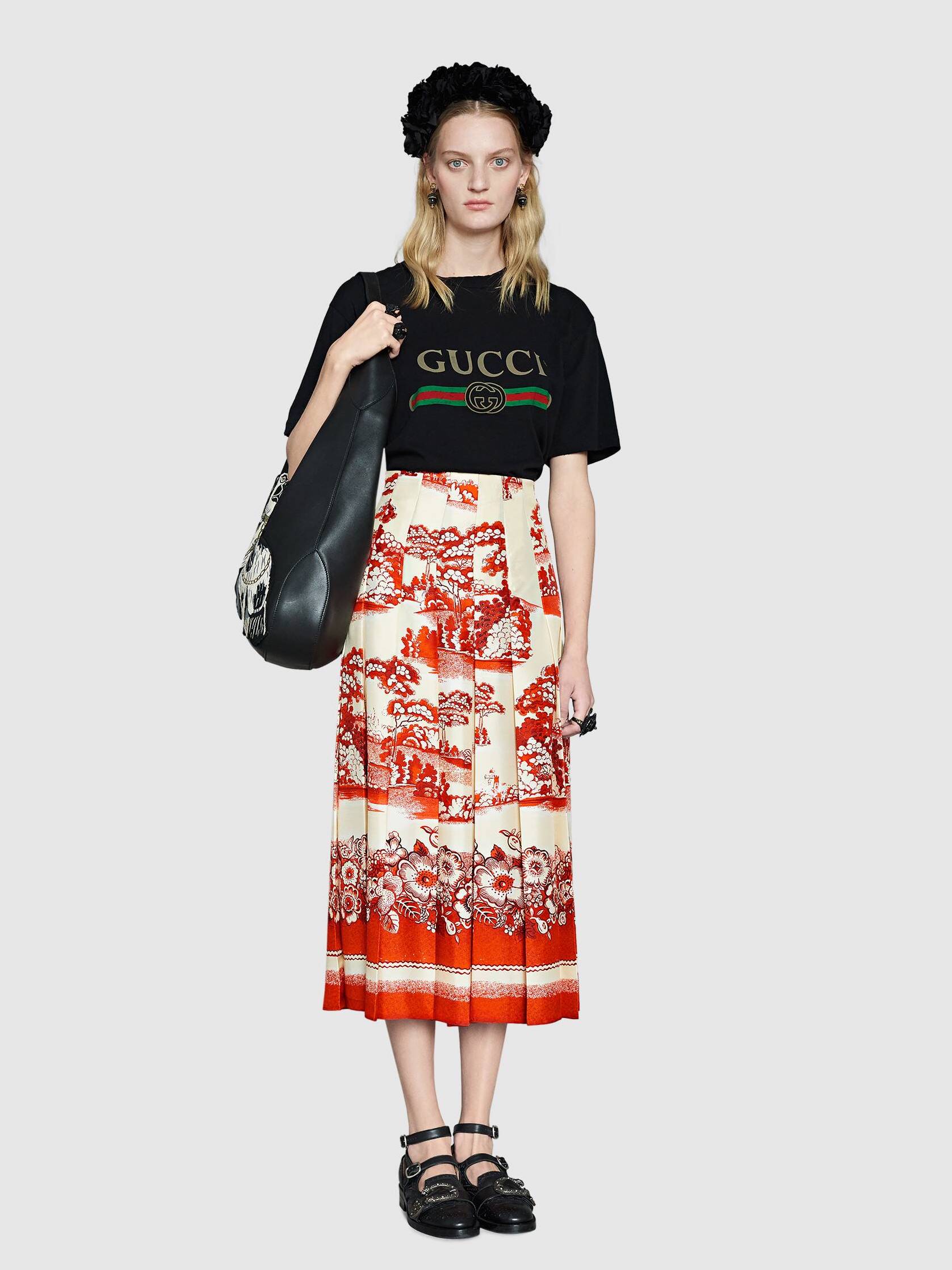 How to wear a vintage gucci logo t-shirt • The Fashion Fuse