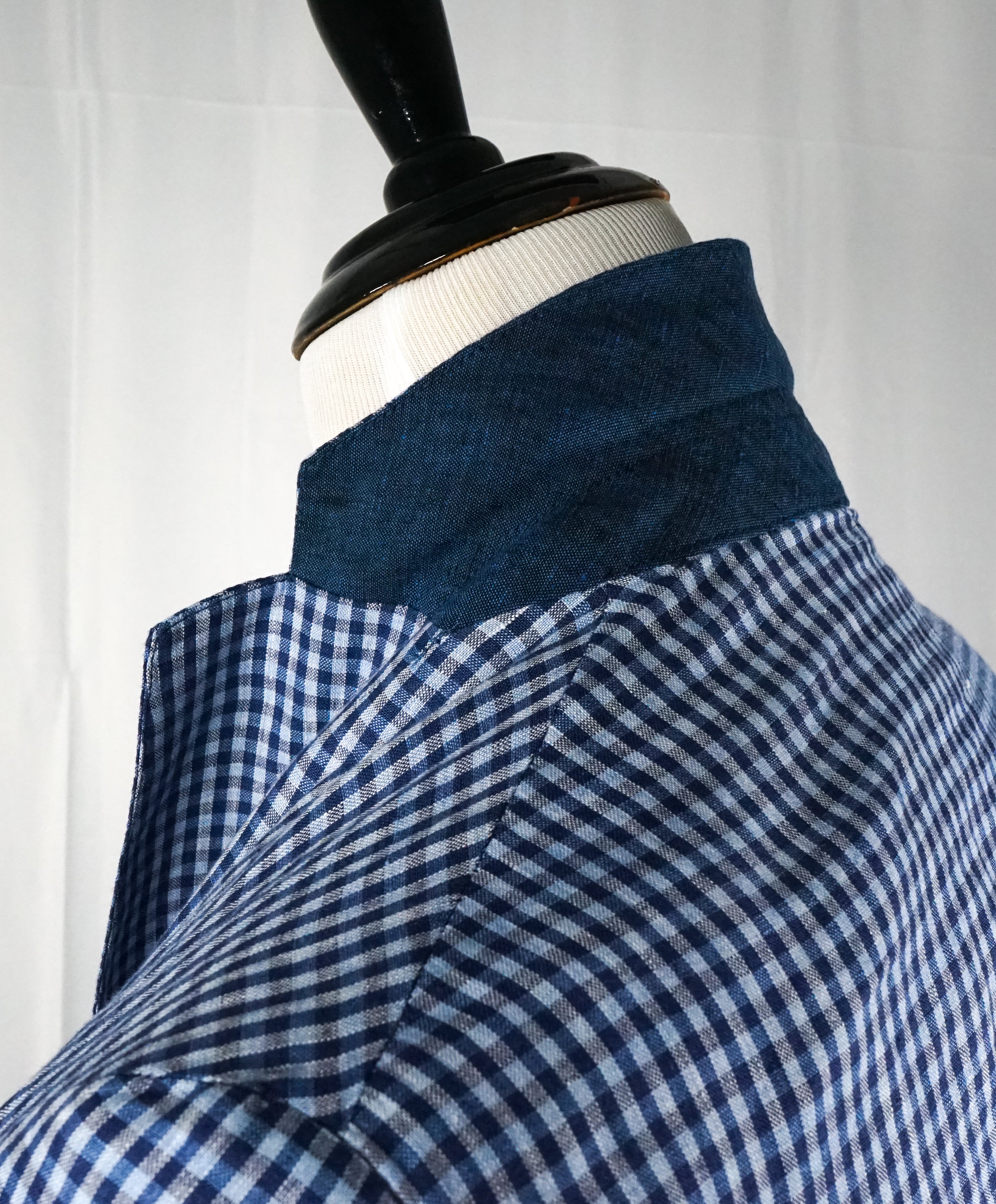 ARMANI COLLEZIONI - Blue & Navy Plaid Check Ultra Light Linen Blazer - 36R