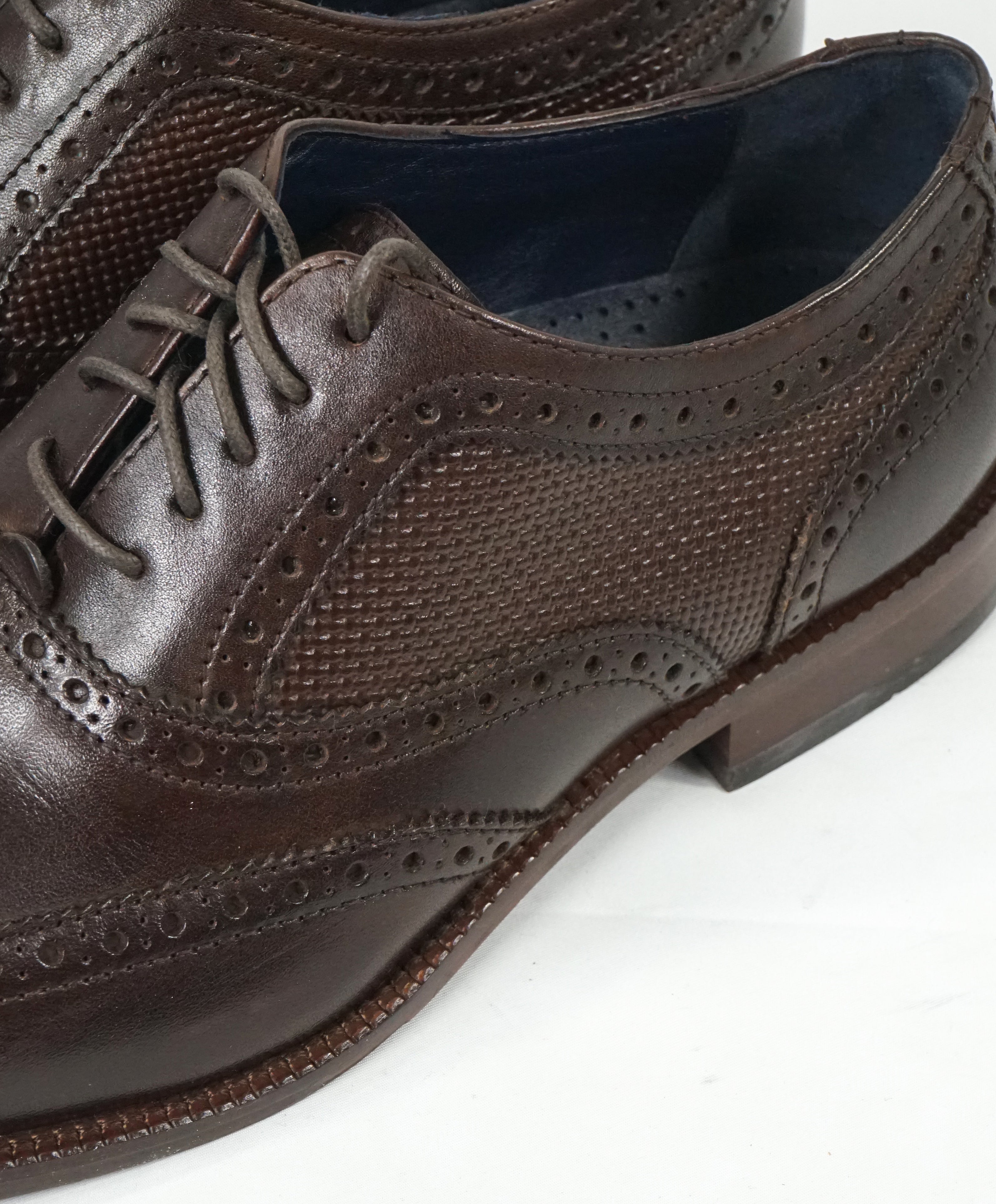 COLE HAAN - "Williams" Leather Wingtip Oxfords Padded Insole - 10.5