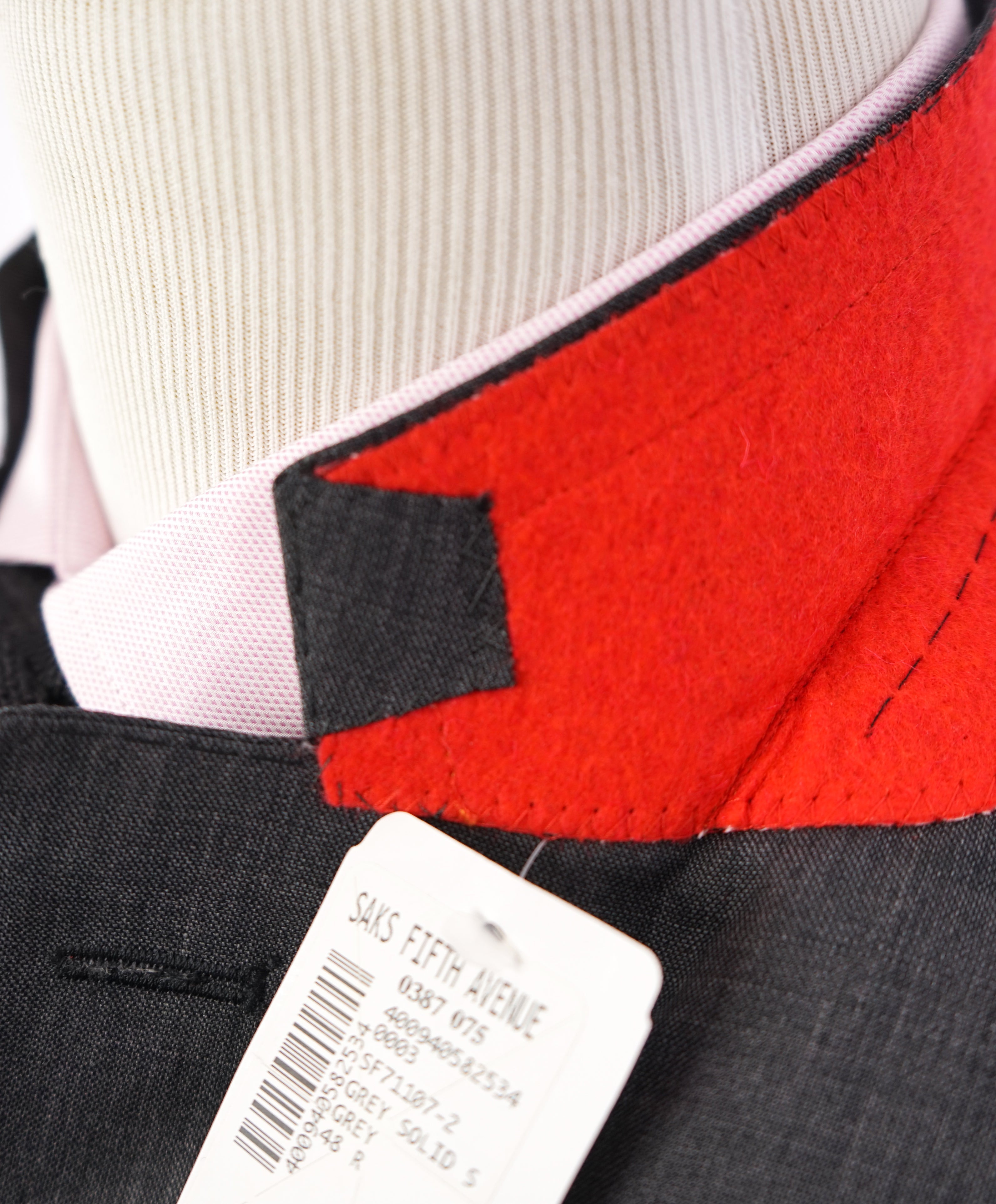 $1,298 SAKS FIFTH AVENUE - RED Contrast Details Gray Customized Suit - 48R