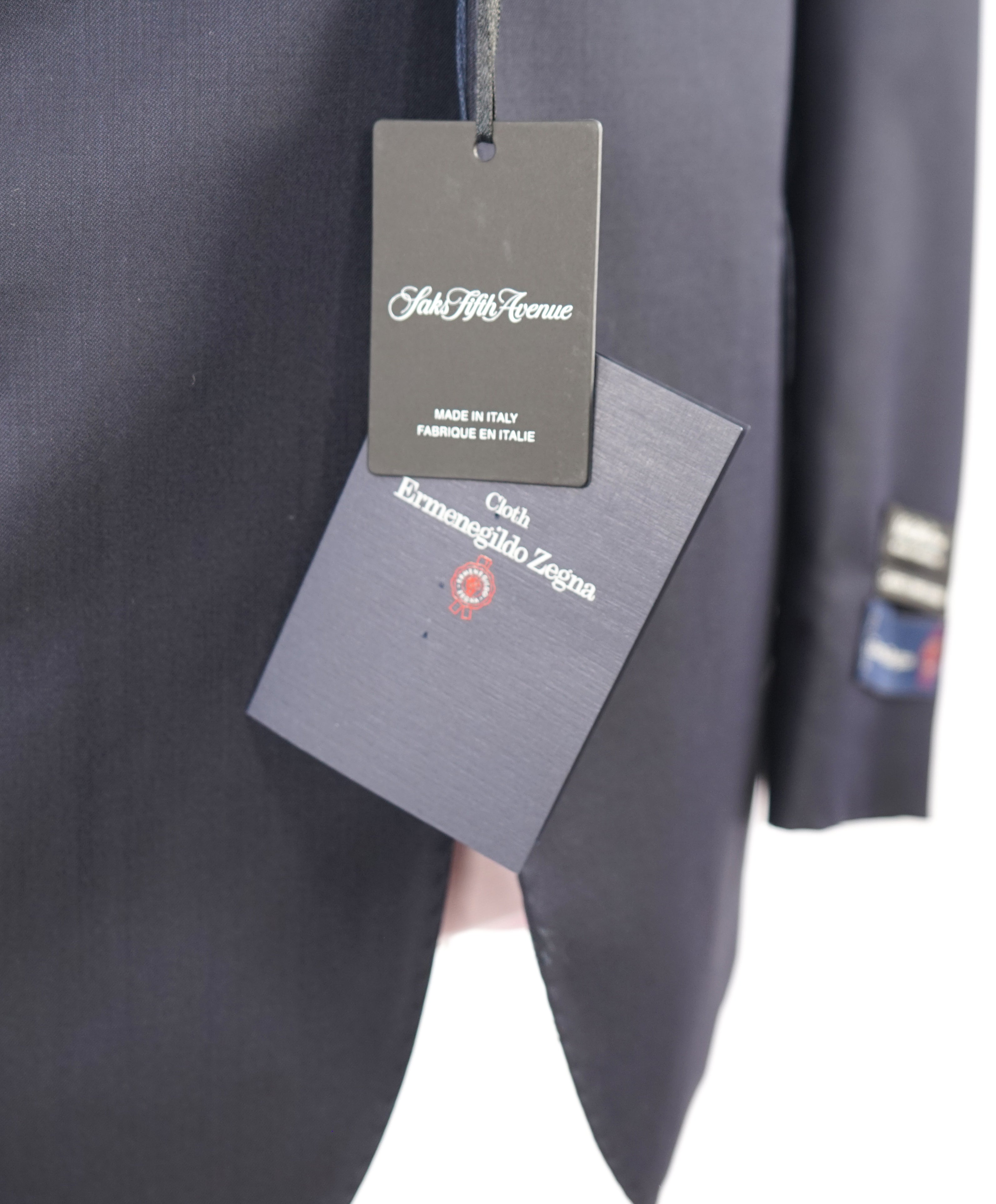 SAKS FIFTH AVENUE - By ERMENEGILDO ZEGNA "SILK" Navy Suit - 42R