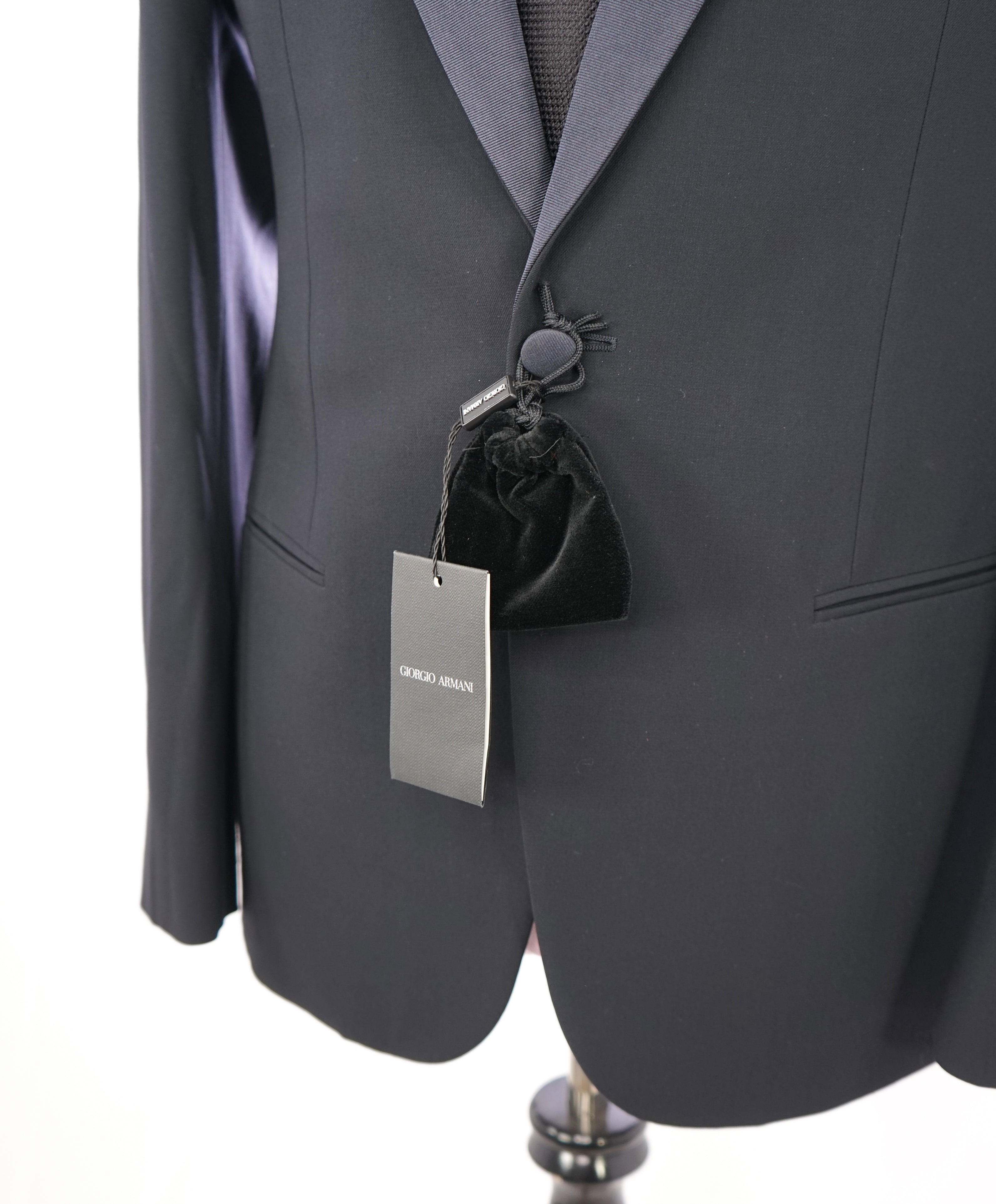 GIORGIO ARMANI - "SOHO" Midnight Blue SILK LINED Peak Lapel Tuxedo - 40R