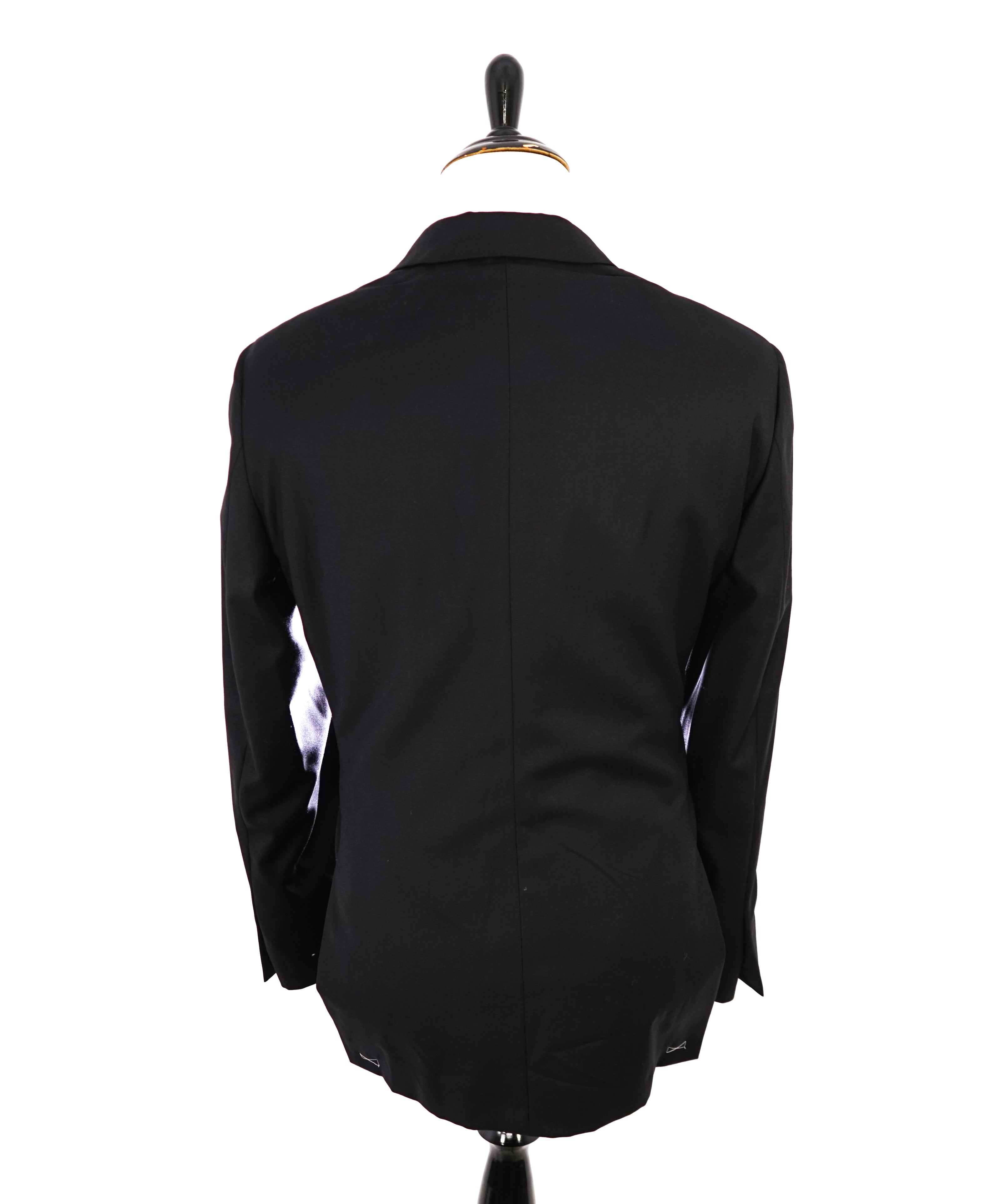 HICKEY FREEMAN - MADE IN USA Black Peak Lapel Tuxedo Suit - 44L