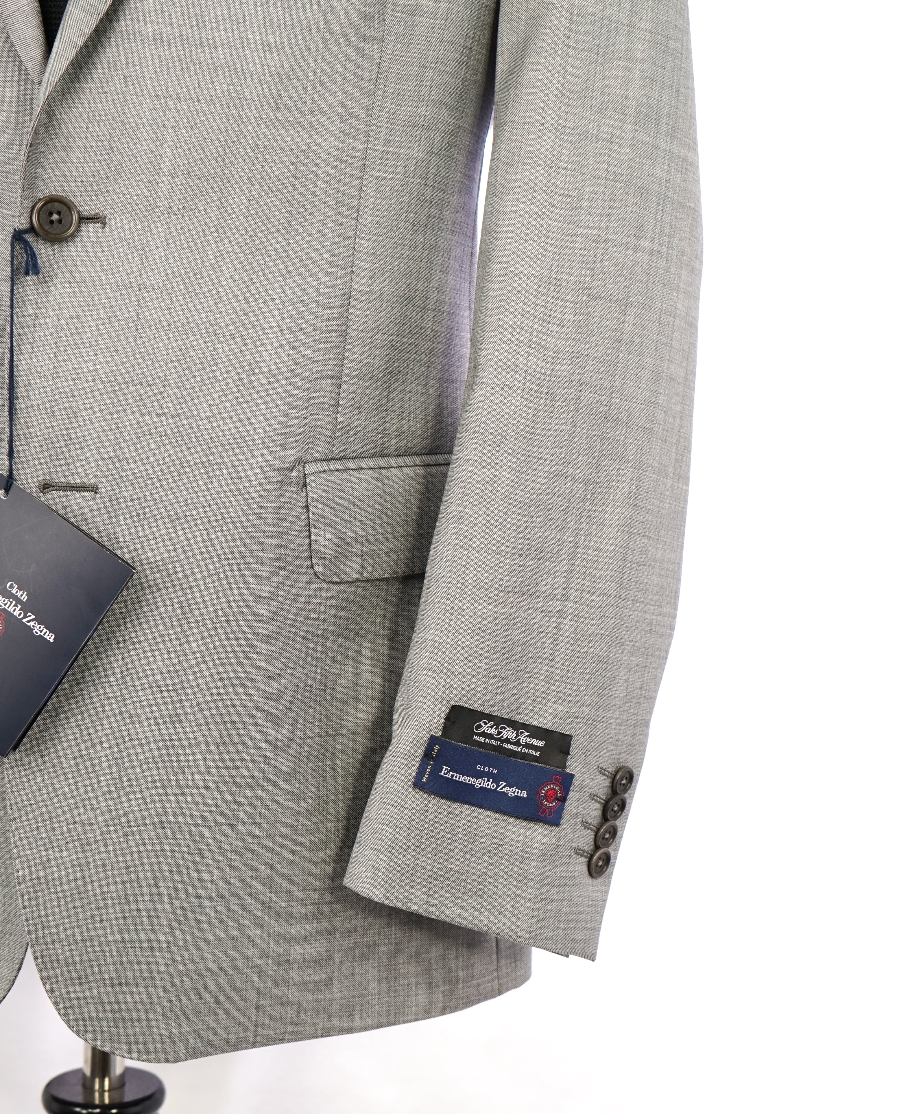 ERMENEGILDO ZEGNA - "Slim" SAKS FIFTH AVENUE Gray Textured Suit - 40R