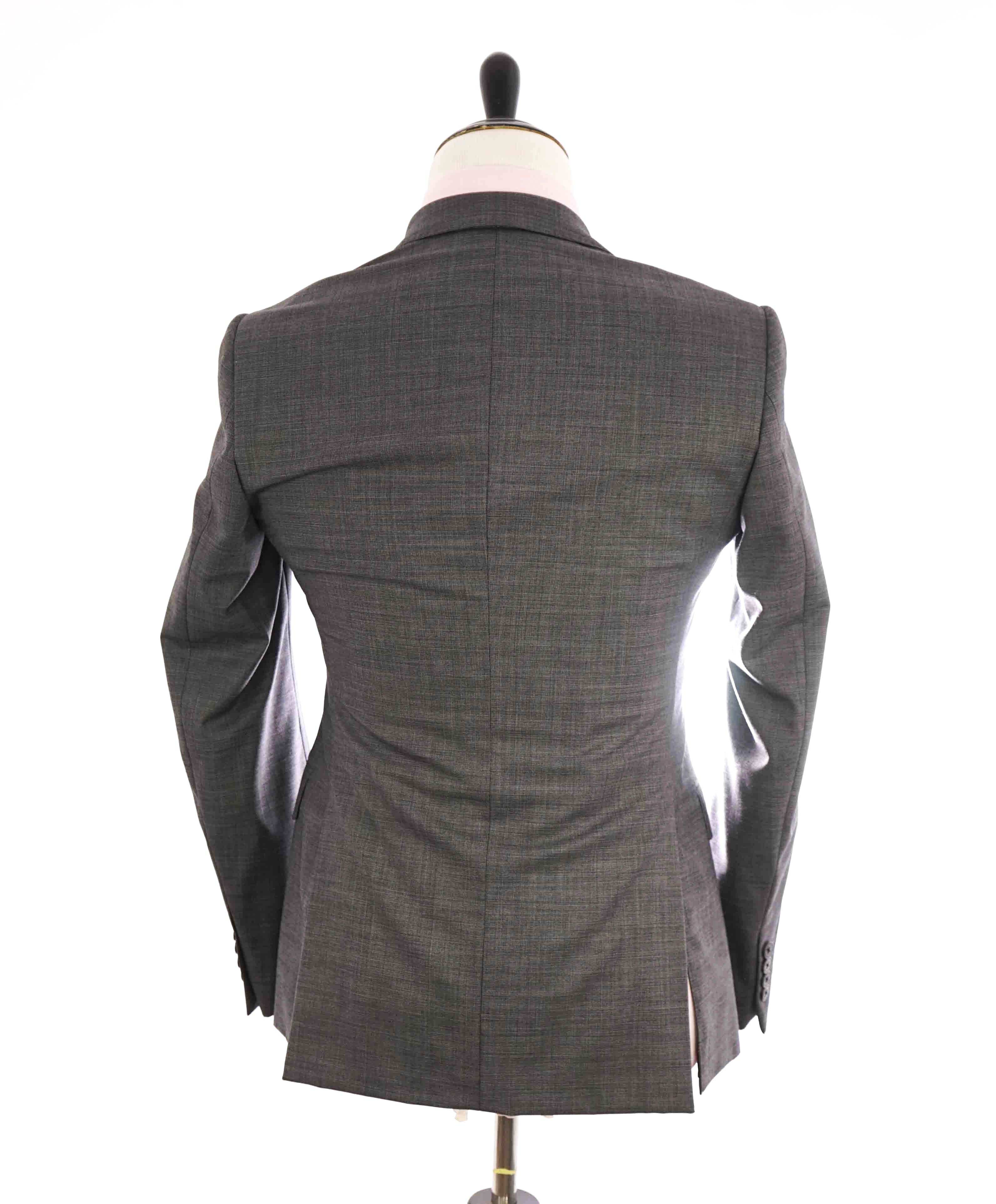 $1,895 ARMANI COLLEZIONI - Textured Gray Notch Lapel Wool Suit - 36R