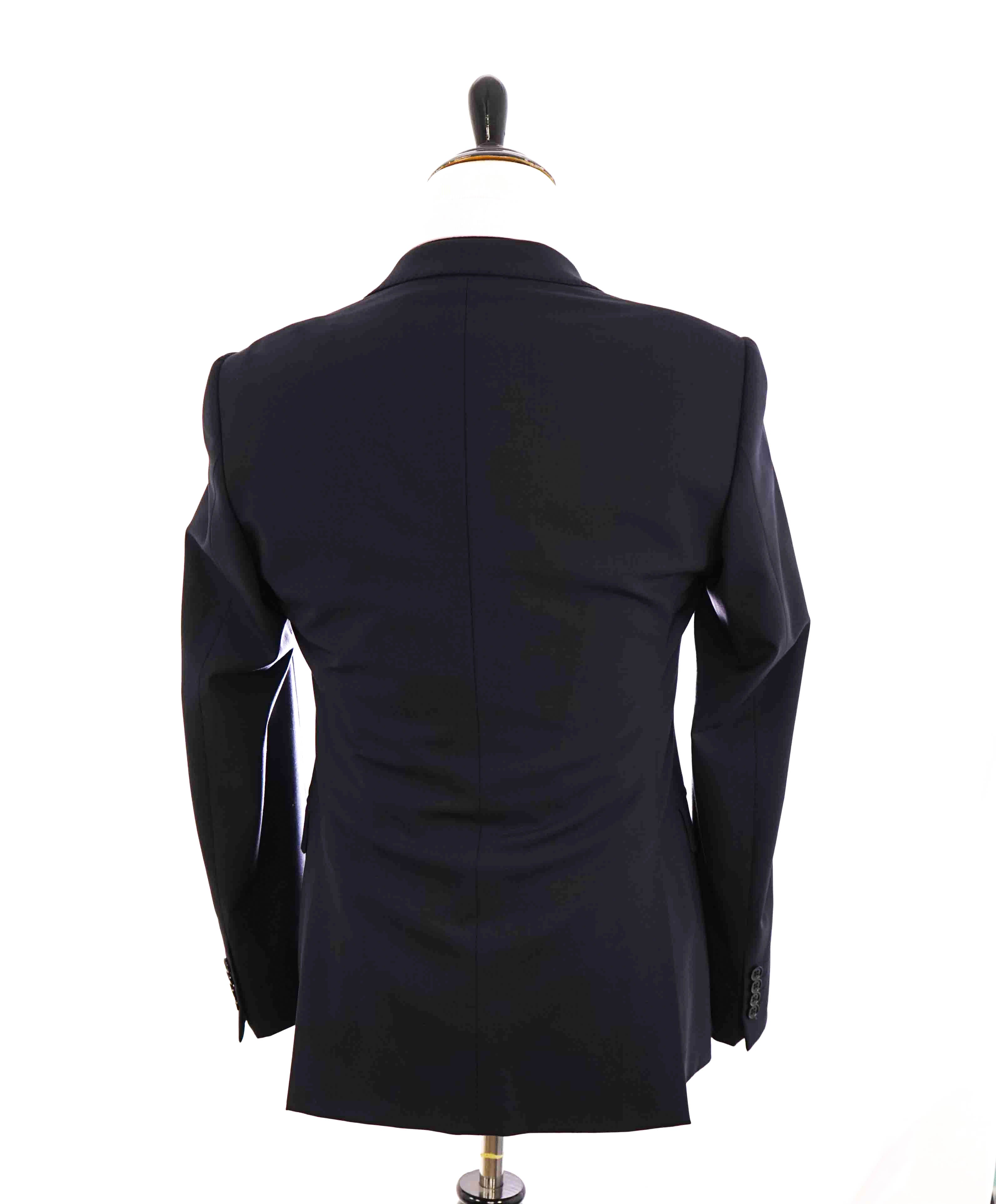 $1,895 ARMANI COLLEZIONI - Navy *ELASTANE* Notch Lapel "M LINE" Suit - 38R