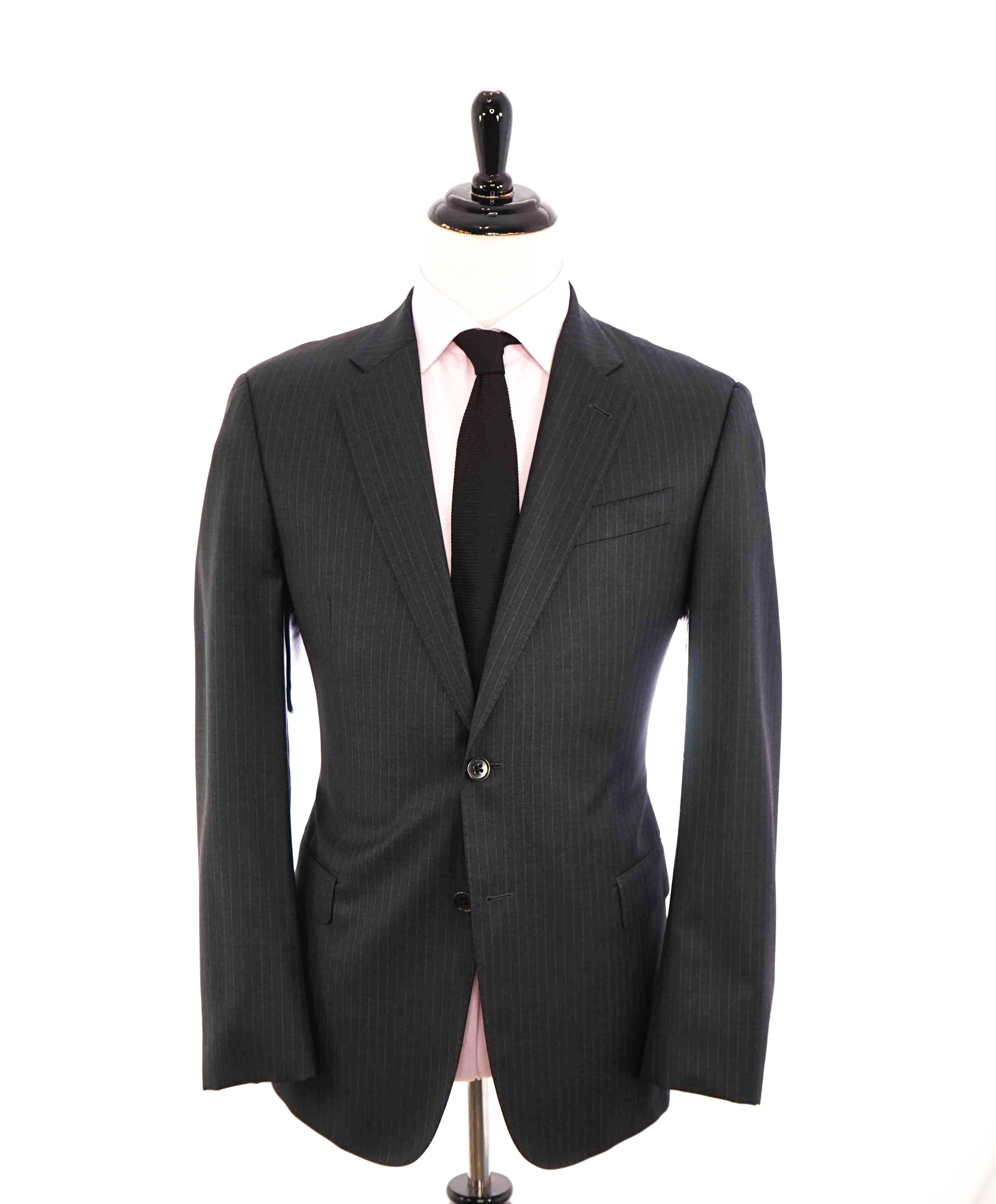 $1,495 ARMANI COLLEZIONI - “G LINE” SUPER 150's Gray/Blue Textured Blazer - 42R