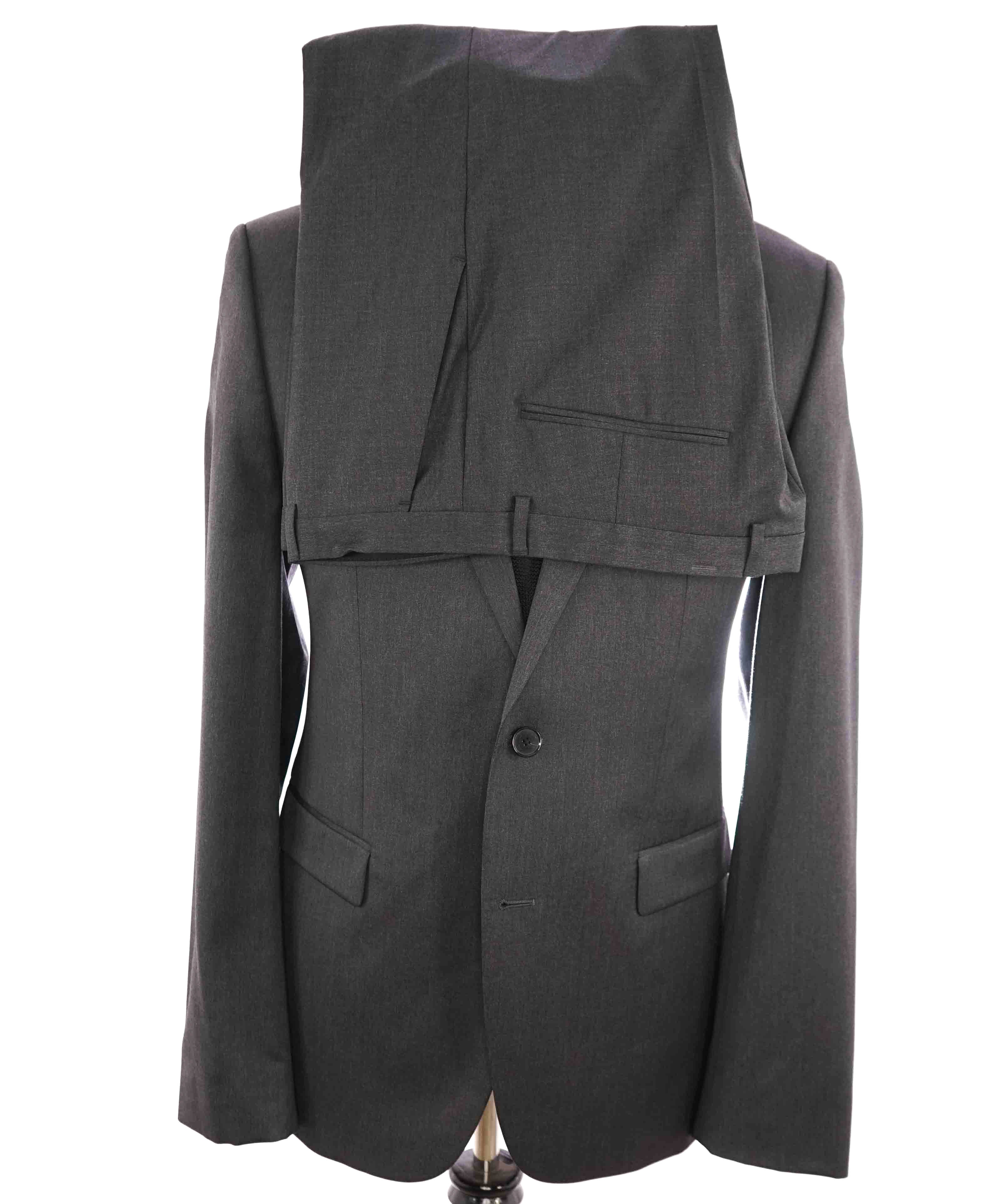 $1,295 HUGO BOSS - "SUPERGRAPHITE" Super 130's Gray Notch Lapel Suit - 42L