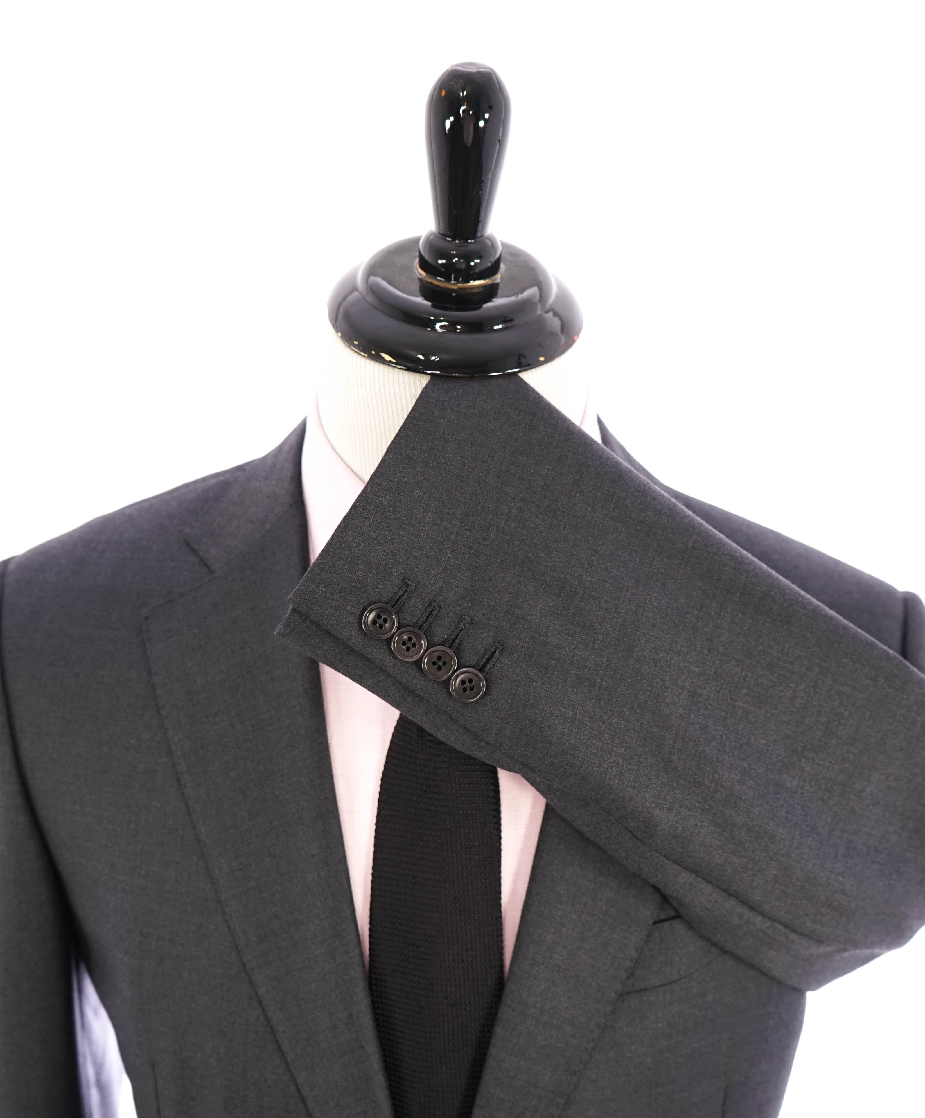 ERMENEGILDO ZEGNA -"TROFEO" *CLOSET STAPLE* Gray Charcoal Suit - 44R