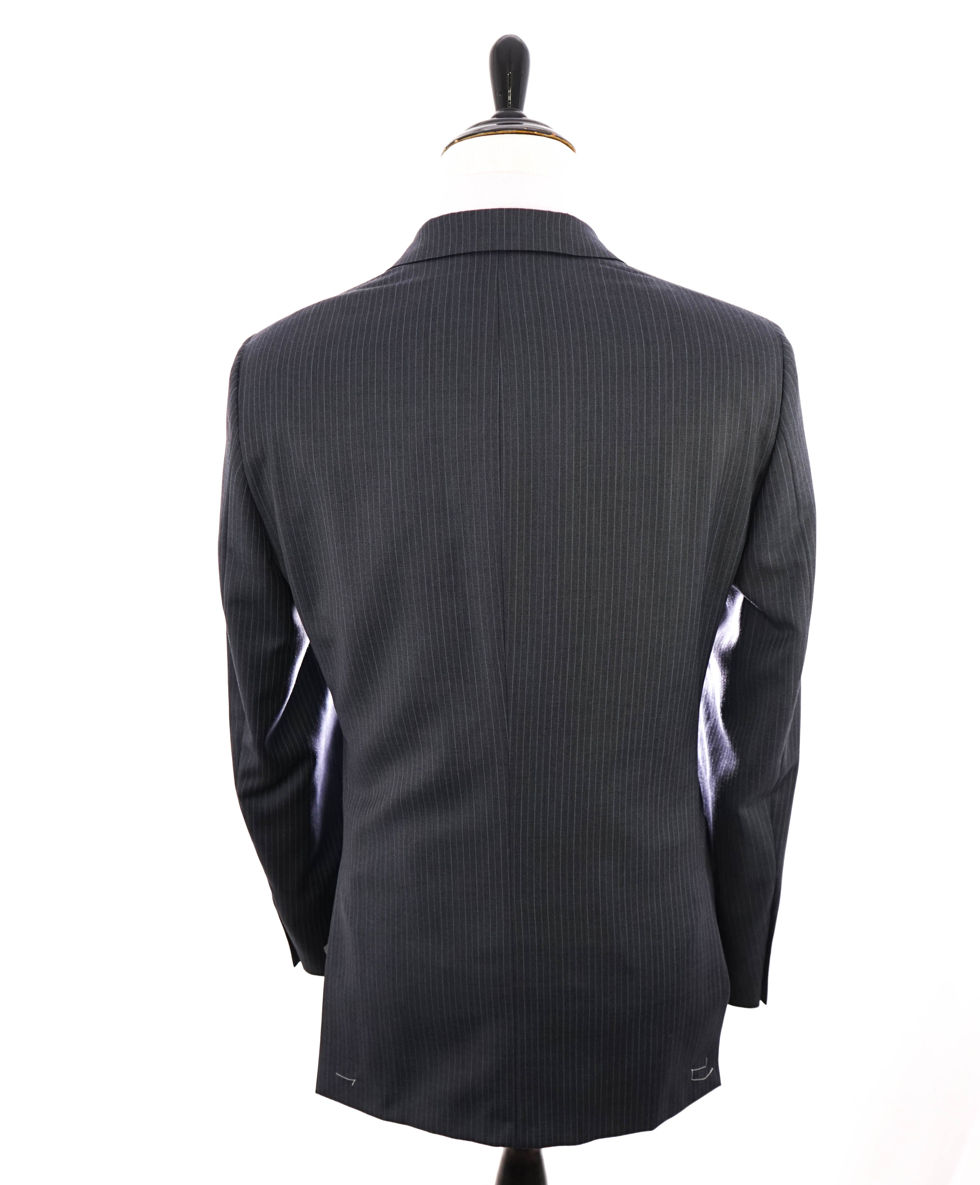 HICKEY FREEMAN - Gray on Gray Tonal Stripe "Milburn ii" Notch Lapel Suit - 42L