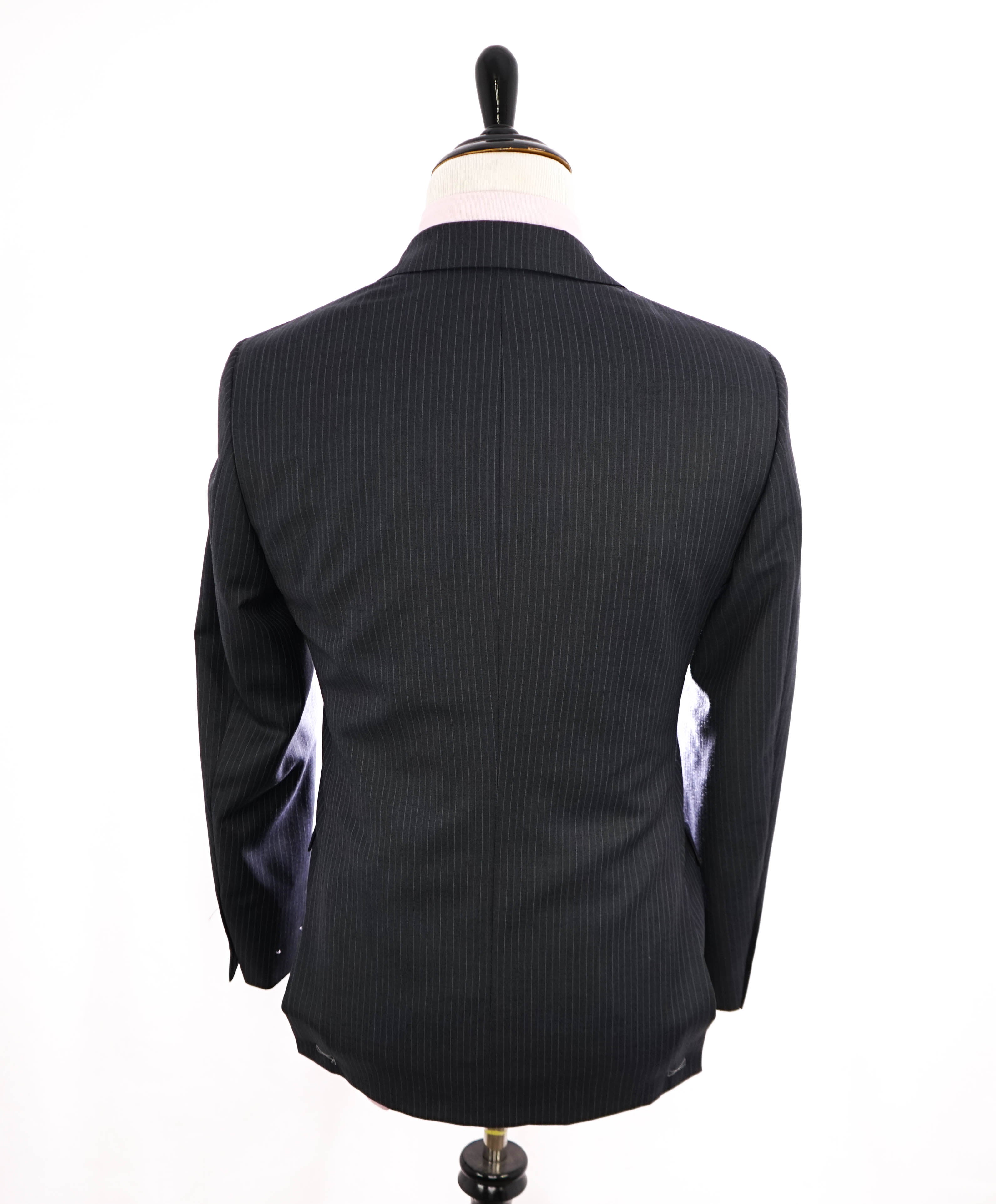 HICKEY FREEMAN - Gray on Gray Tonal Stripe "Milburn ii" Notch Lapel Suit - 38R