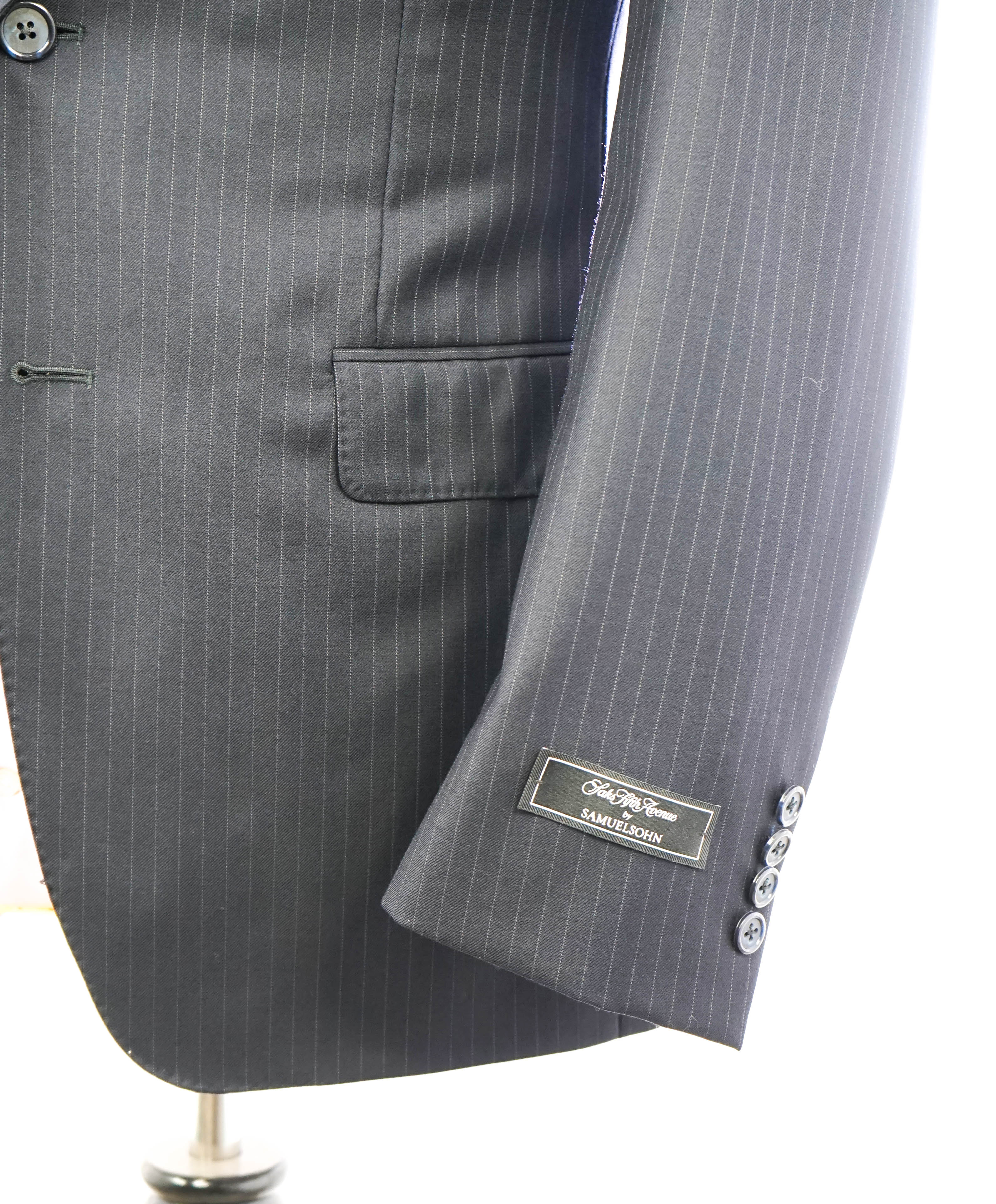 SAMUELSOHN - "SB YARDLEY" Navy Blue & Cream Pencil Stripe Suit - 40R