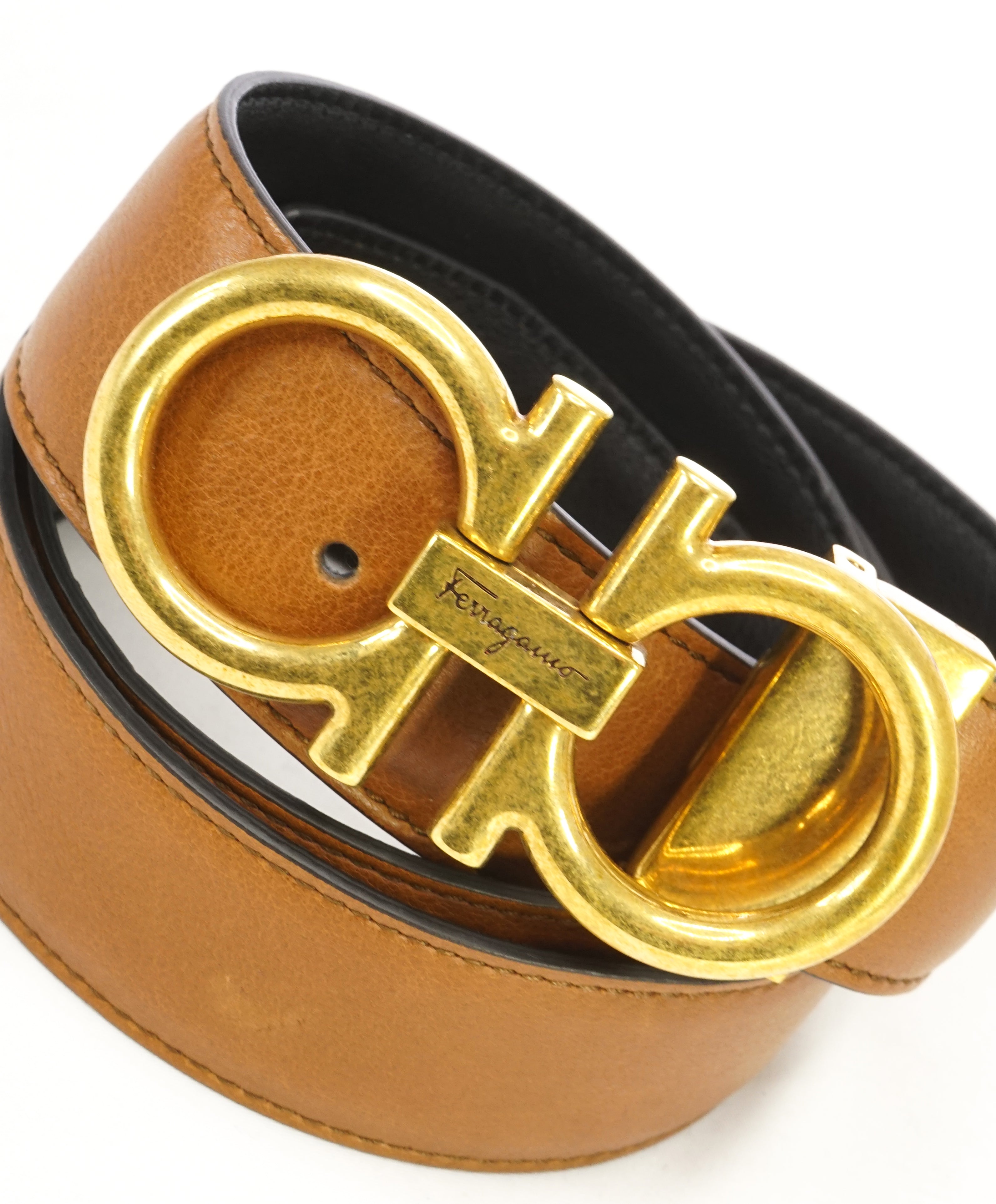 SALVATORE FERRAGAMO - Distressed Gold Buckle Reversible Gancini Belt - 36W