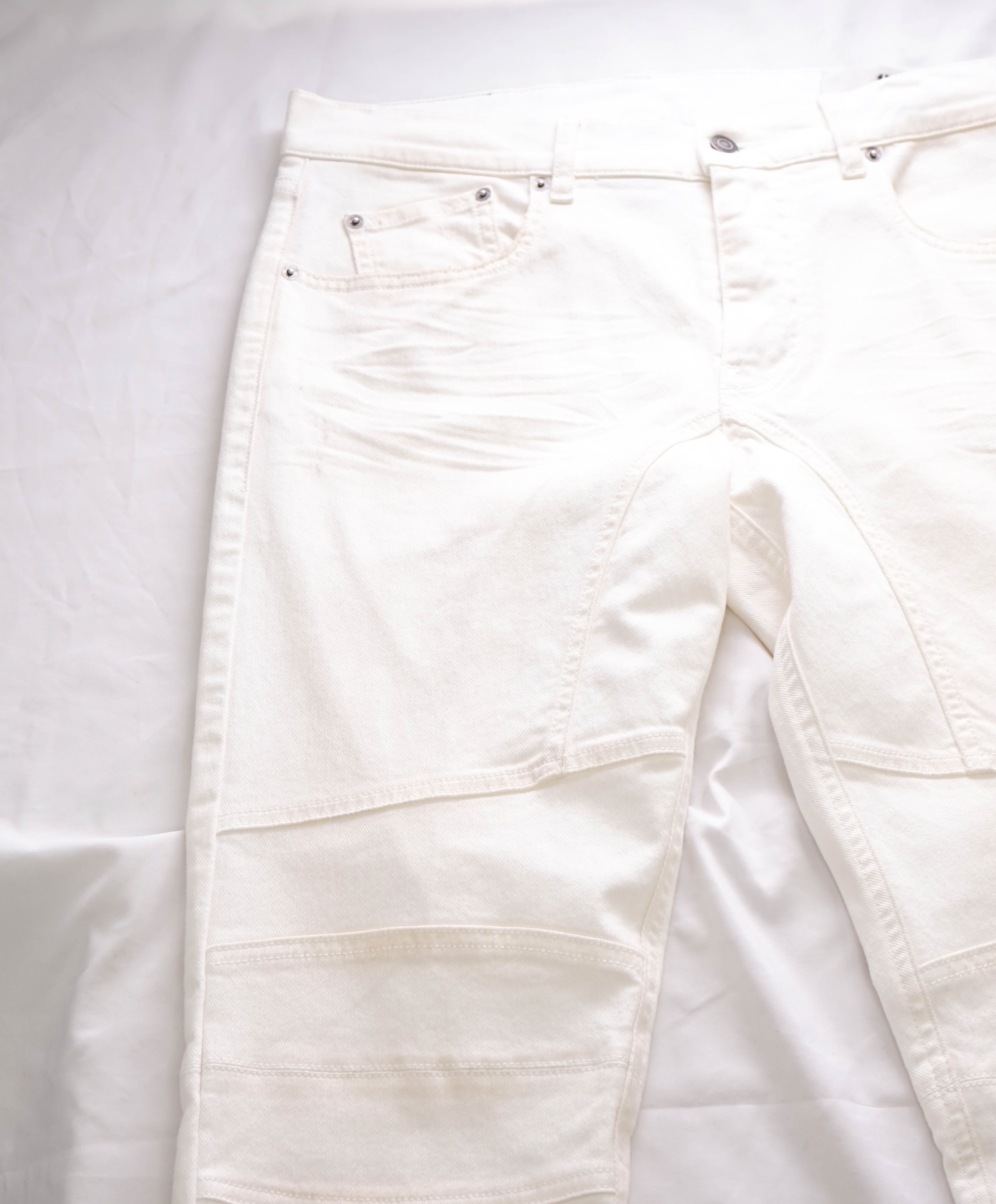 BELSTAFF - White/Ivory Motto Jeans W Suede Logo Patch - 31W