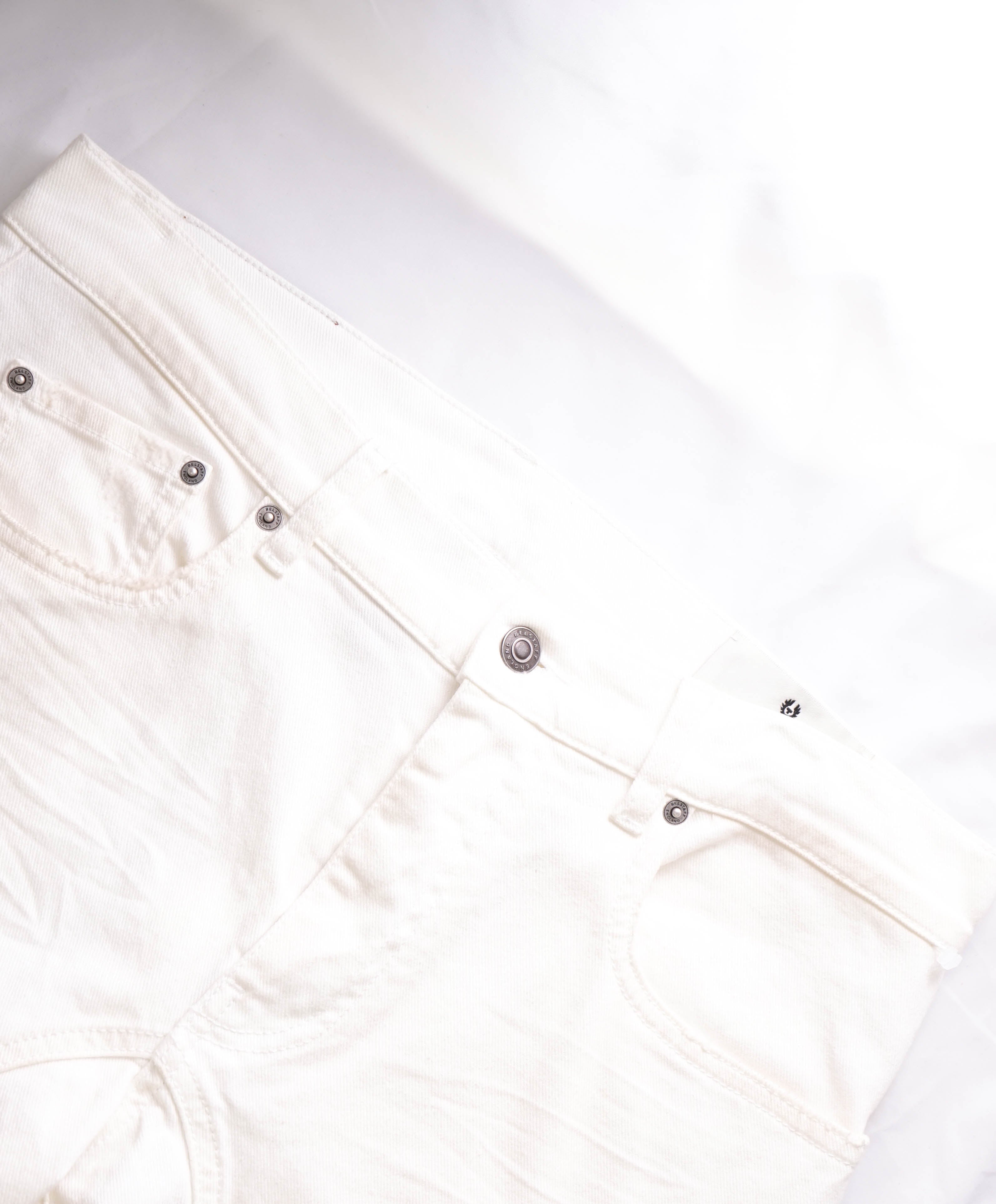 BELSTAFF - White/Ivory Motto Jeans W Suede Logo Patch - 31W