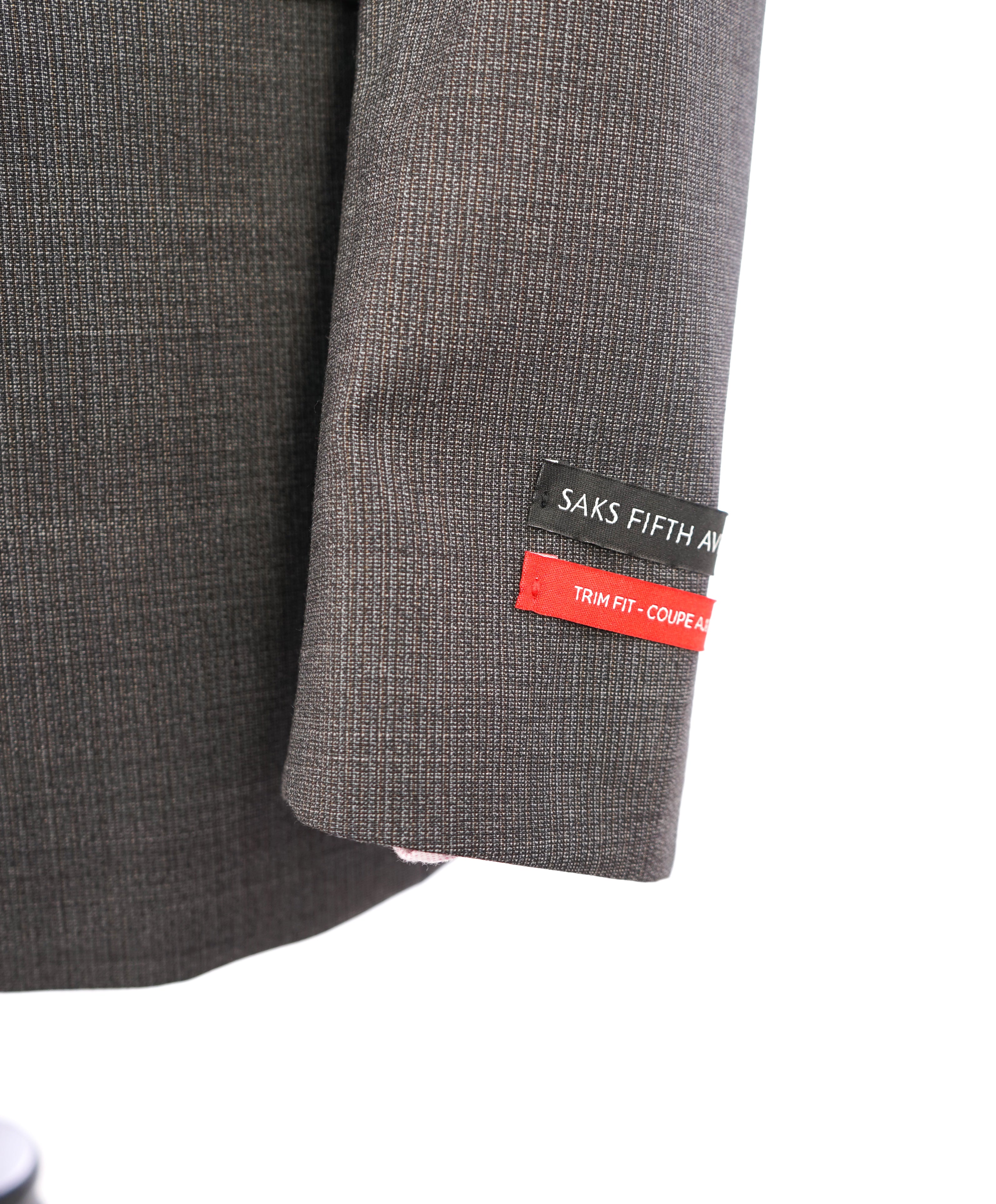 SAKS FIFTH AVENUE - Melange Gray 2-Button Trim Fit Suit - 40S