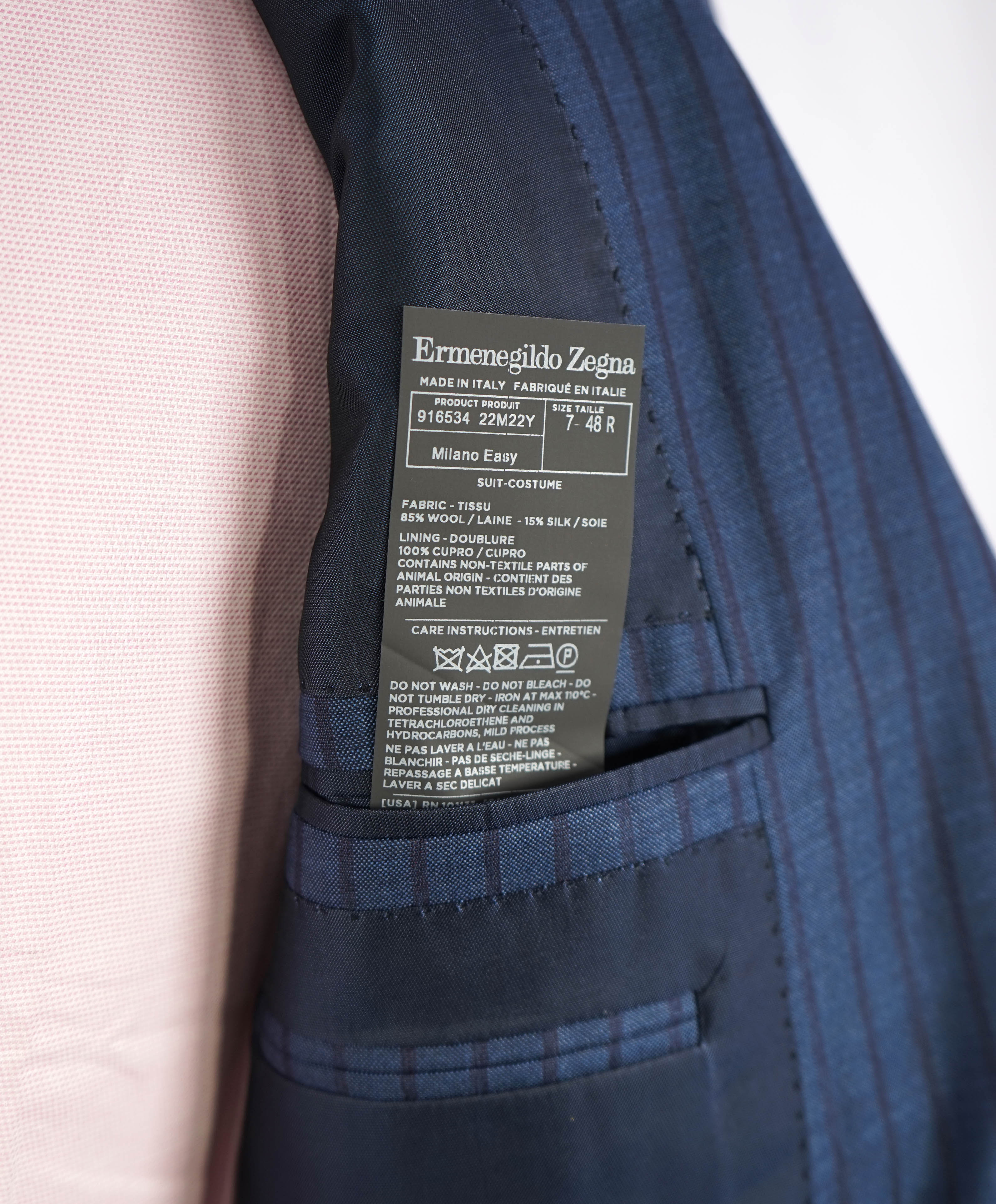 ERMENEGILDO ZEGNA -"TROFEO 600" *Chalk Stripe* Blue Silk Suit - 38R