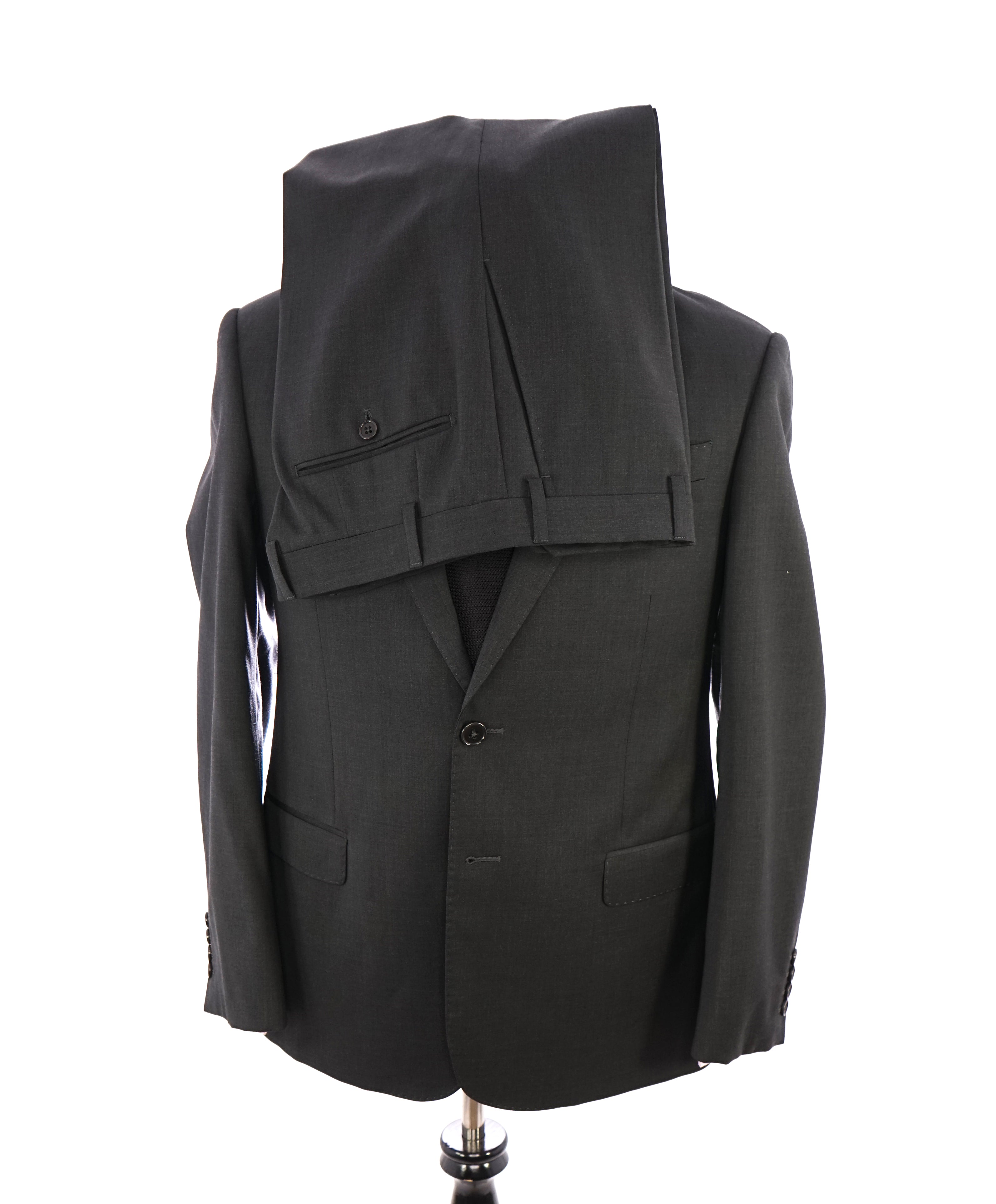 $1,895 ARMANI COLLEZIONI - Charcoal Gray Suit "G Line / Natural Stretch " -  40S