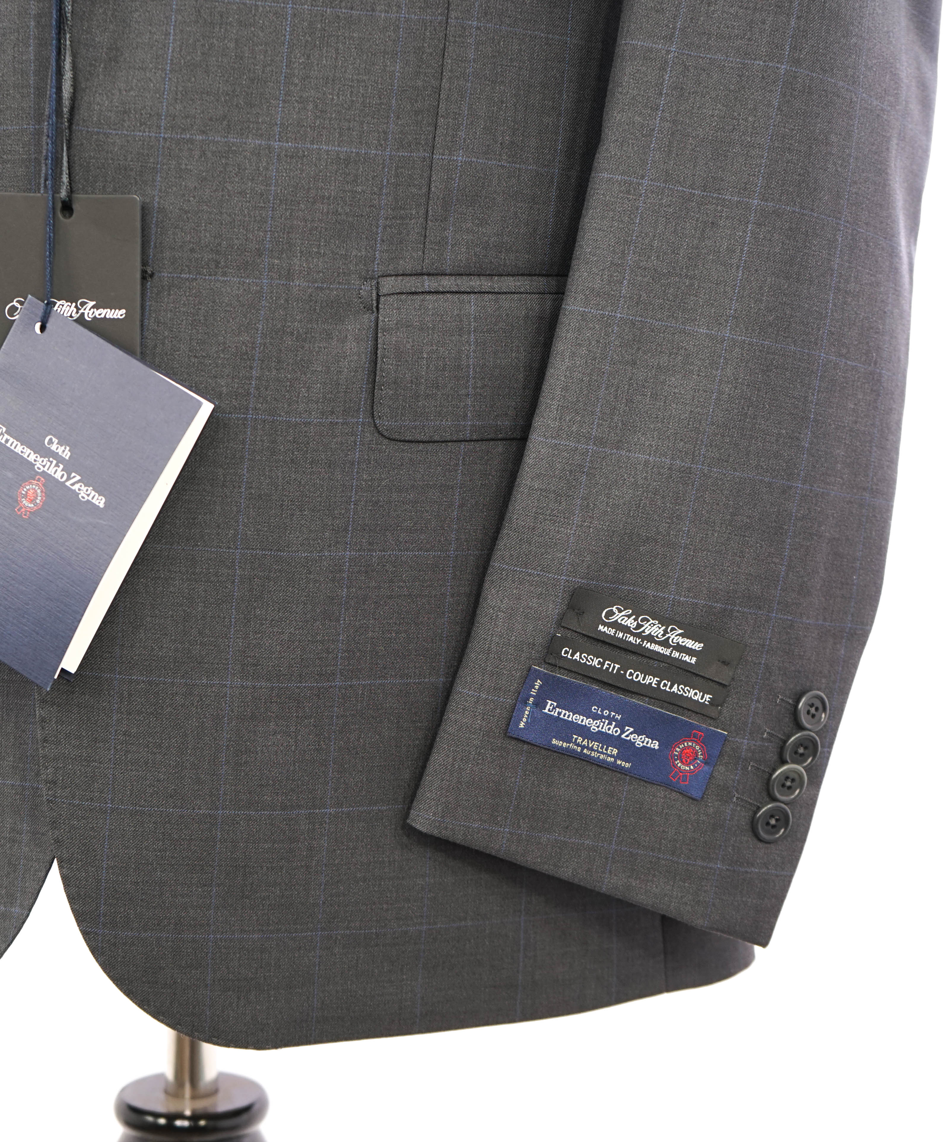 ERMENEGILDO ZEGNA - By SAKS FIFTH AVENUE *CLASSIC* "Traveller" Suit - 40R