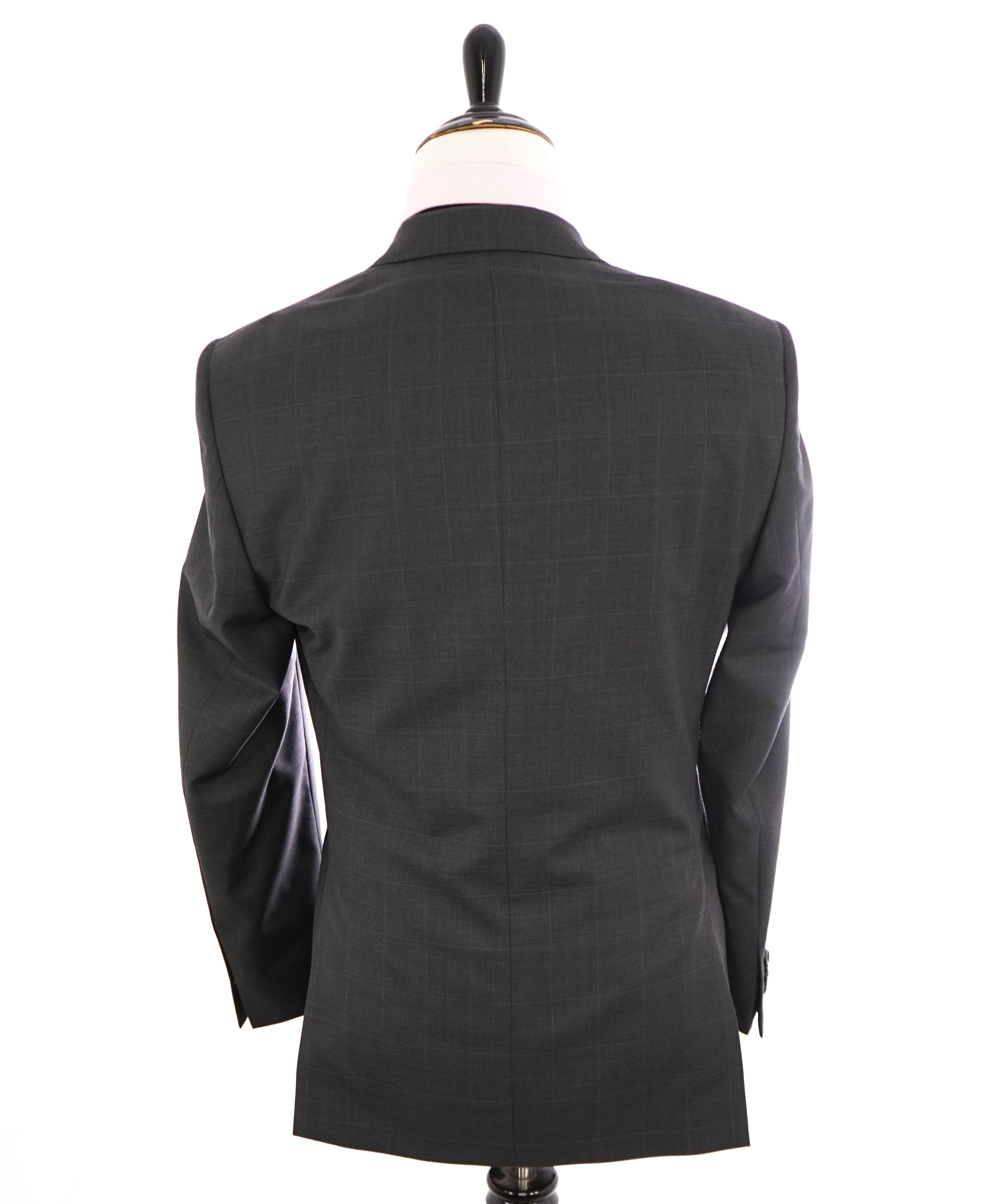 ERMENEGILDO ZEGNA - By SAKS FIFTH AVENUE *CLASSIC* "Traveller" Suit - 40R