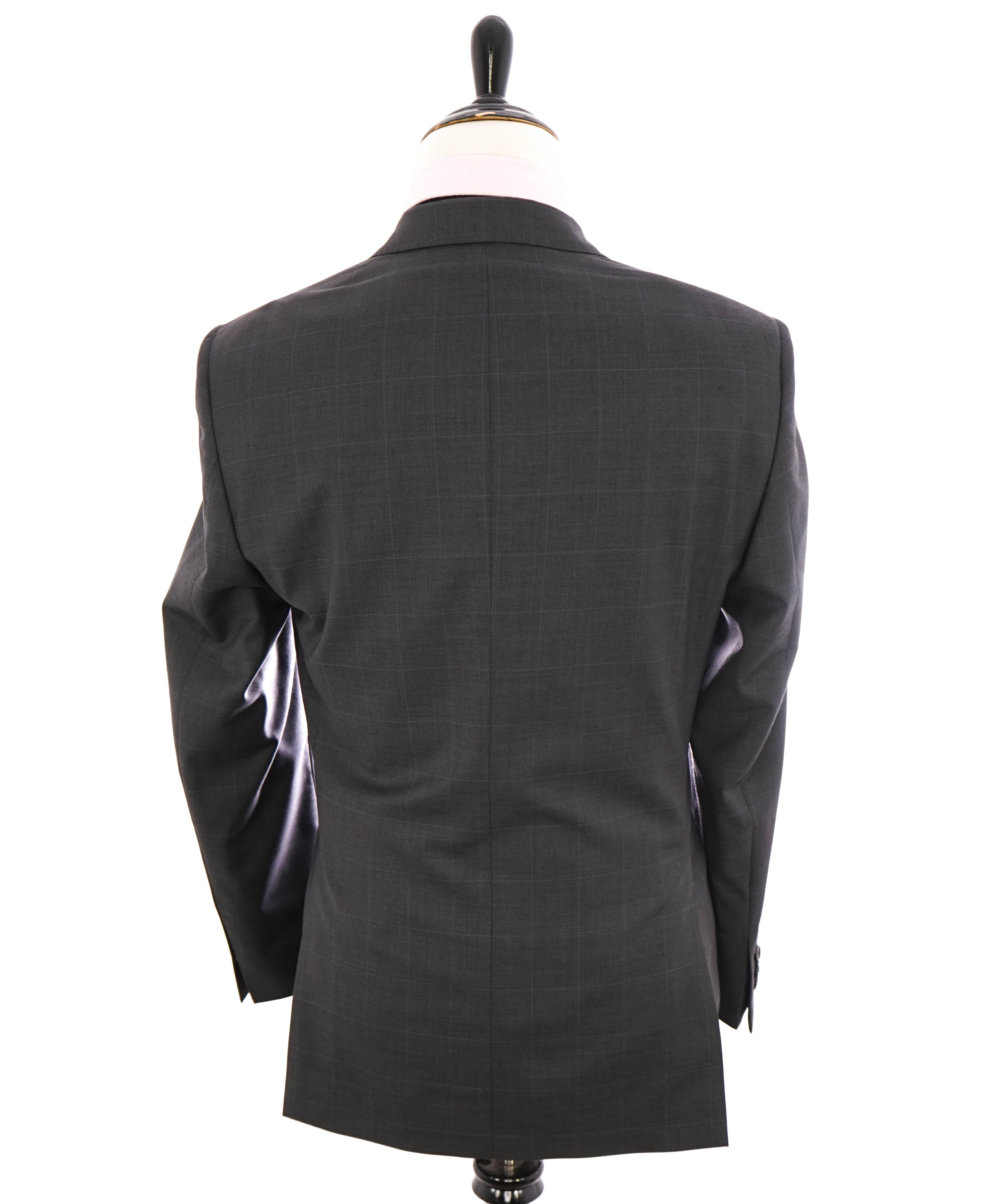 ERMENEGILDO ZEGNA - By SAKS FIFTH AVENUE *CLASSIC* "Traveller" Suit - 40R