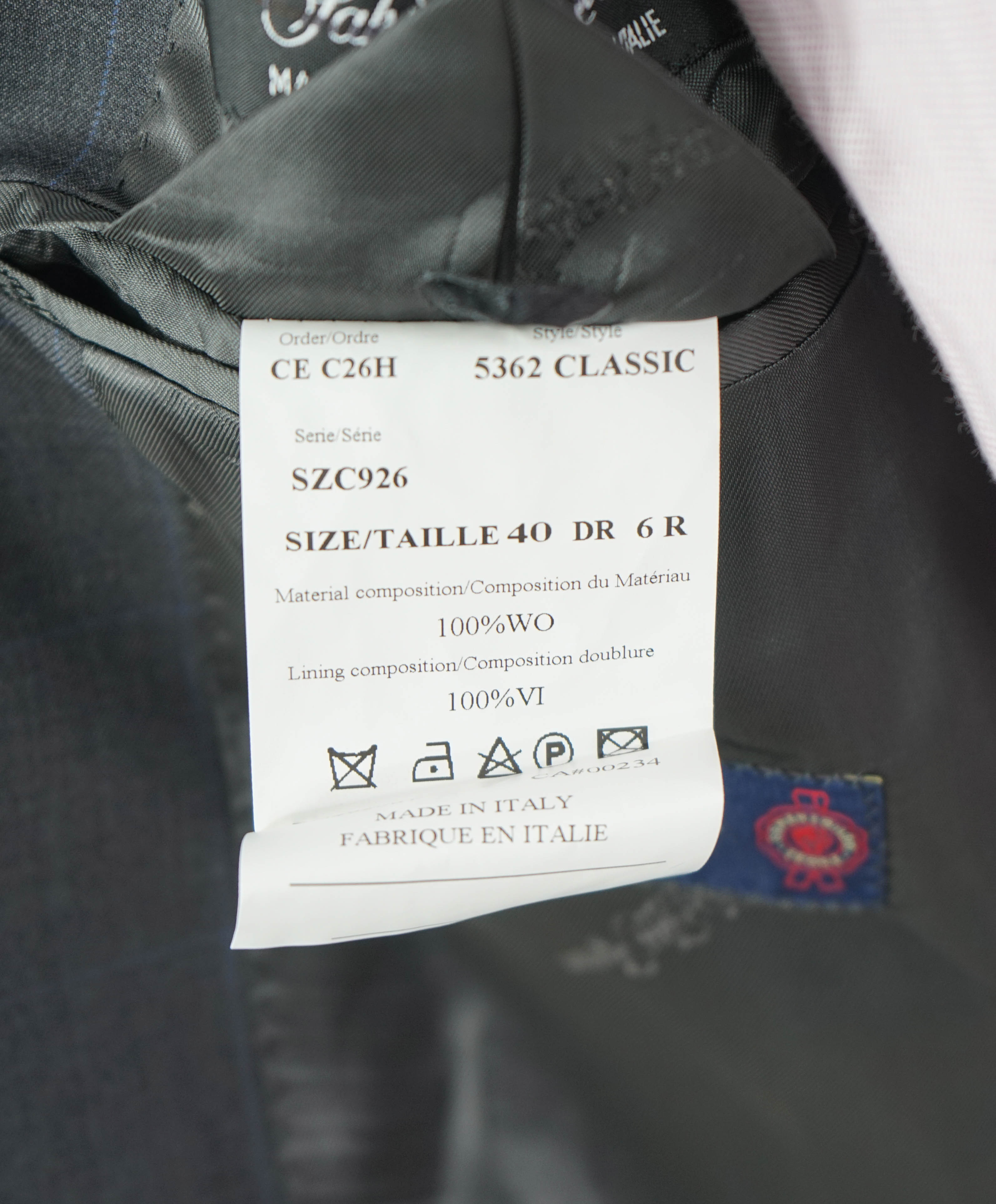 ERMENEGILDO ZEGNA - By SAKS FIFTH AVENUE *CLASSIC* "Traveller" Suit - 40R