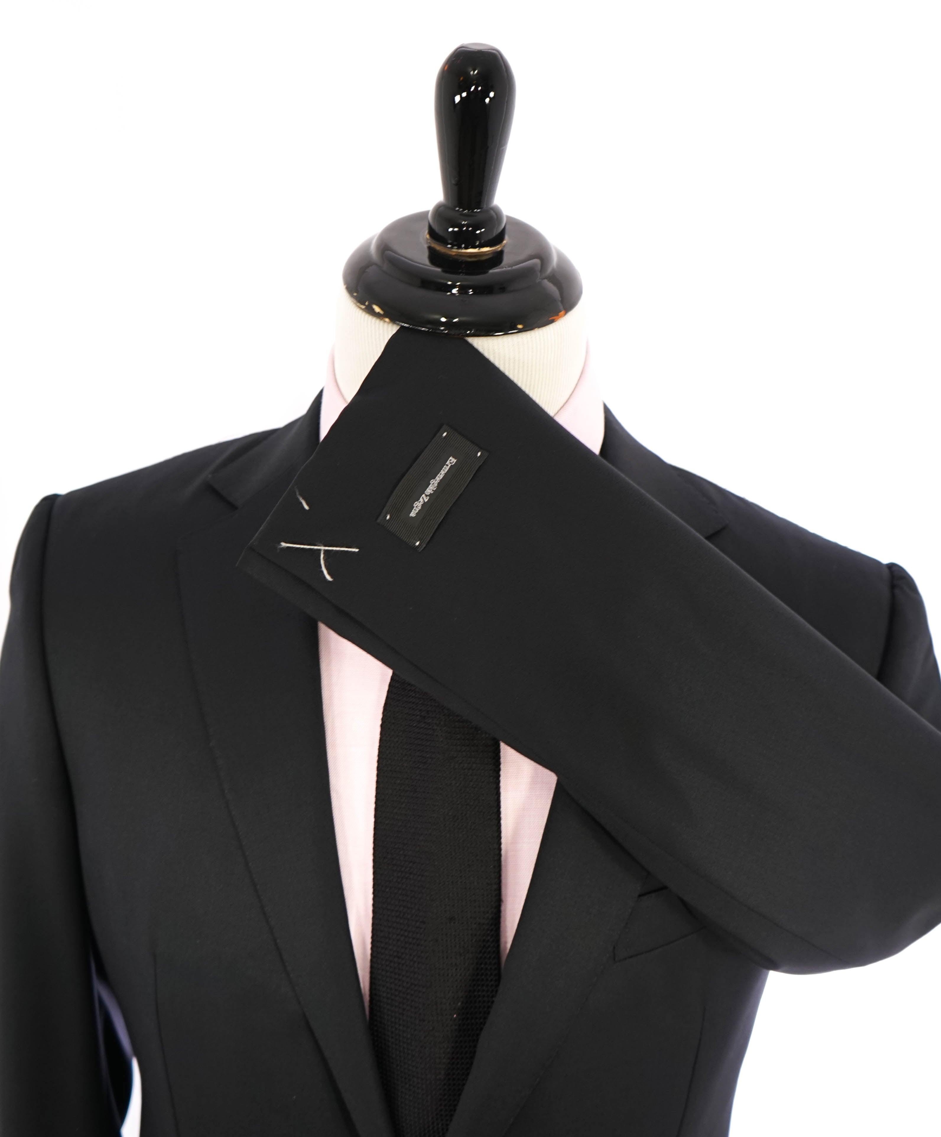 ERMENEGILDO ZEGNA - "MULTISEASON" *Closet Staple* Solid Black Suit - 42R