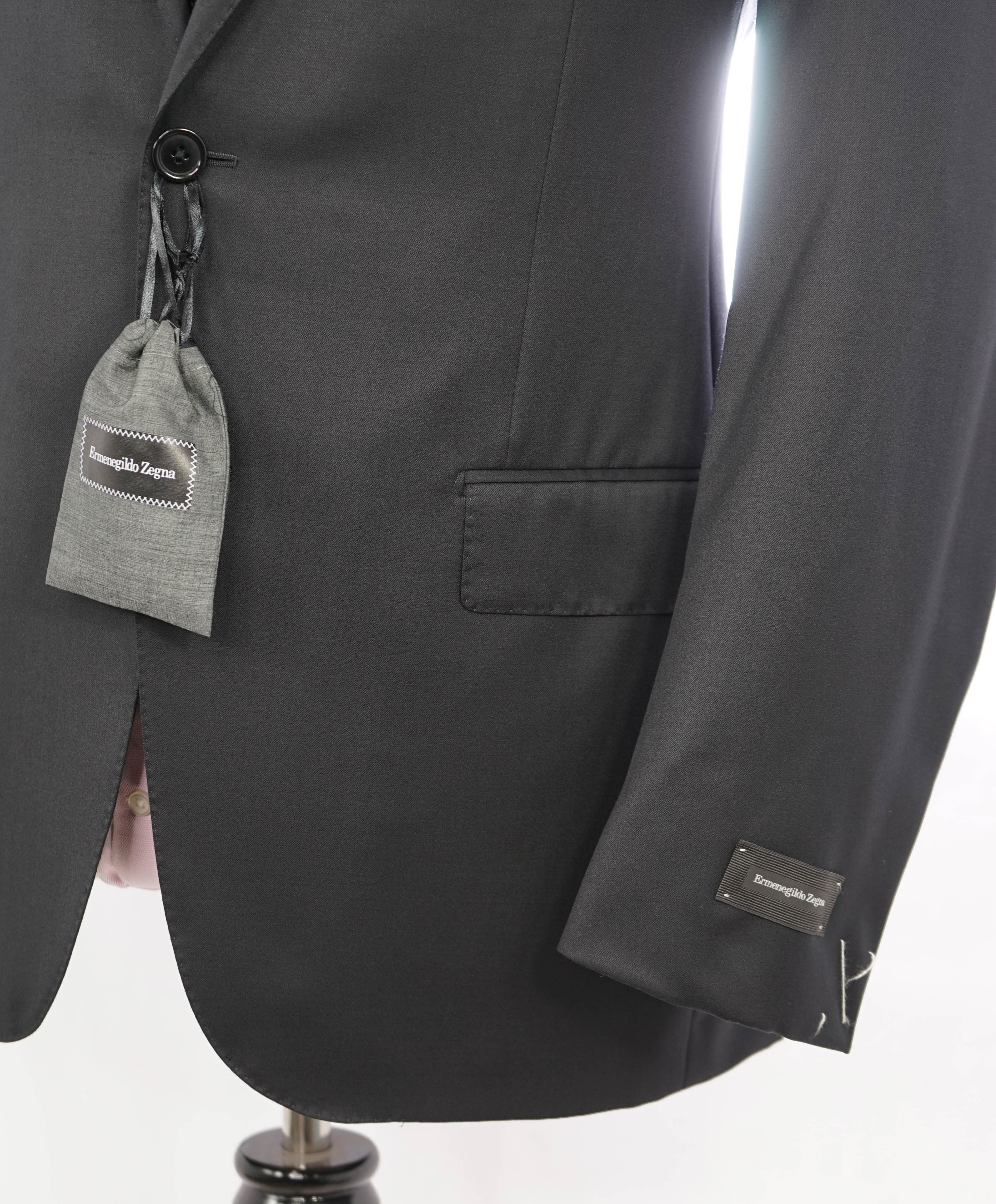 ERMENEGILDO ZEGNA - "MULTISEASON" *Closet Staple* Solid Black Suit - 42R