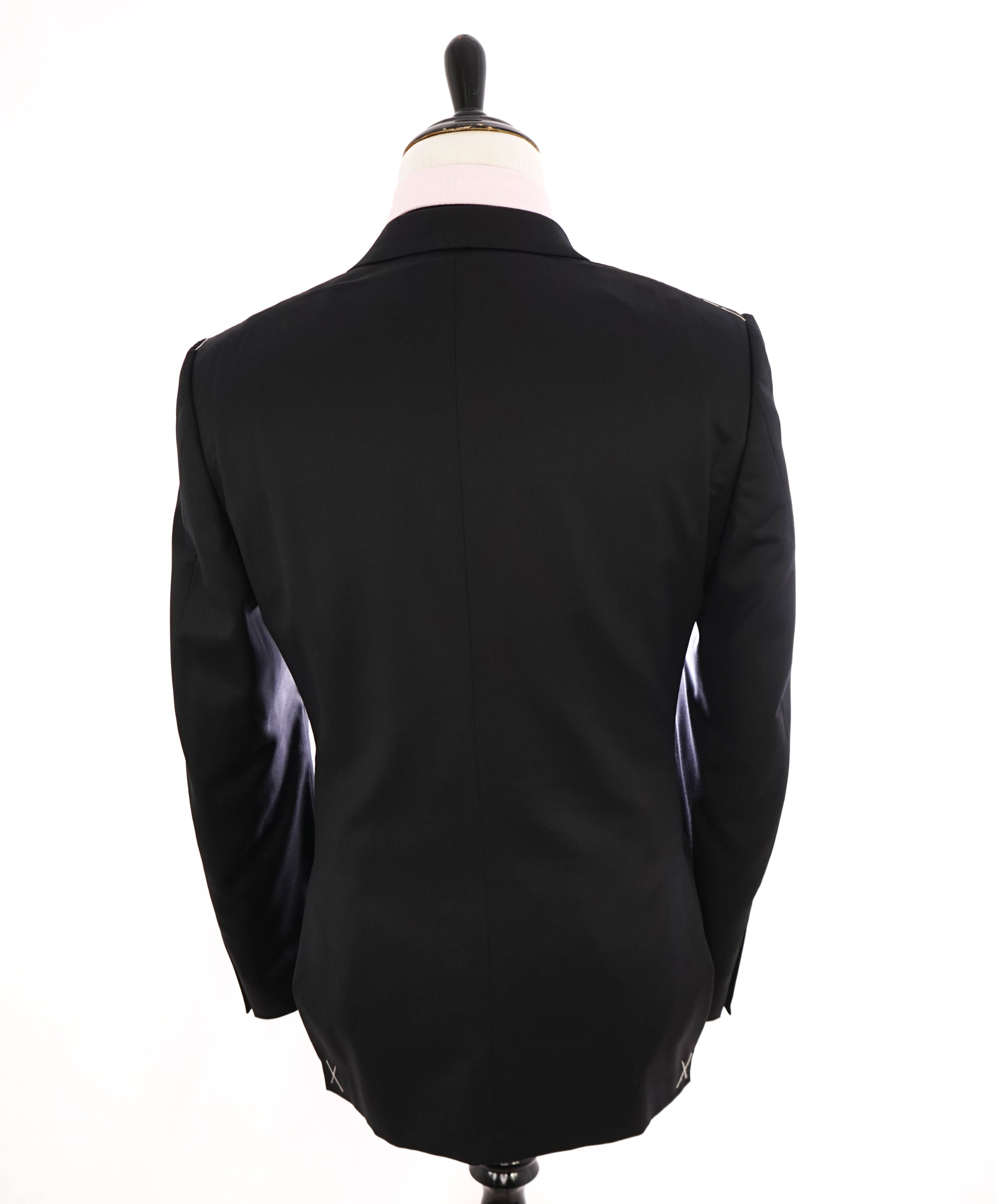 ERMENEGILDO ZEGNA - "MULTISEASON" *Closet Staple* Solid Black Suit - 42R