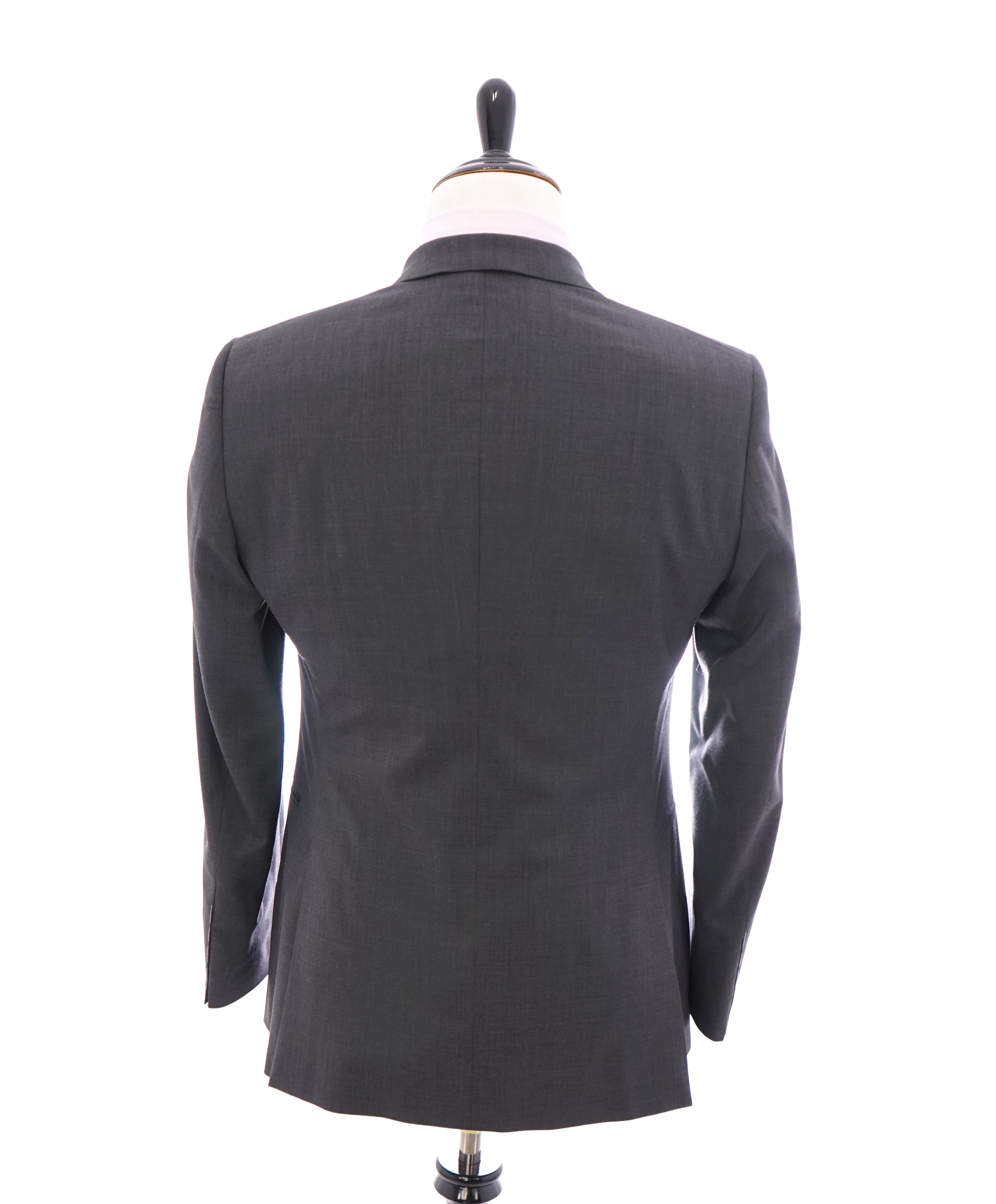 GIORGIO ARMANI - Soft Gray 2-Button Super 150's “TAYLOR” Collection Suit - 38R