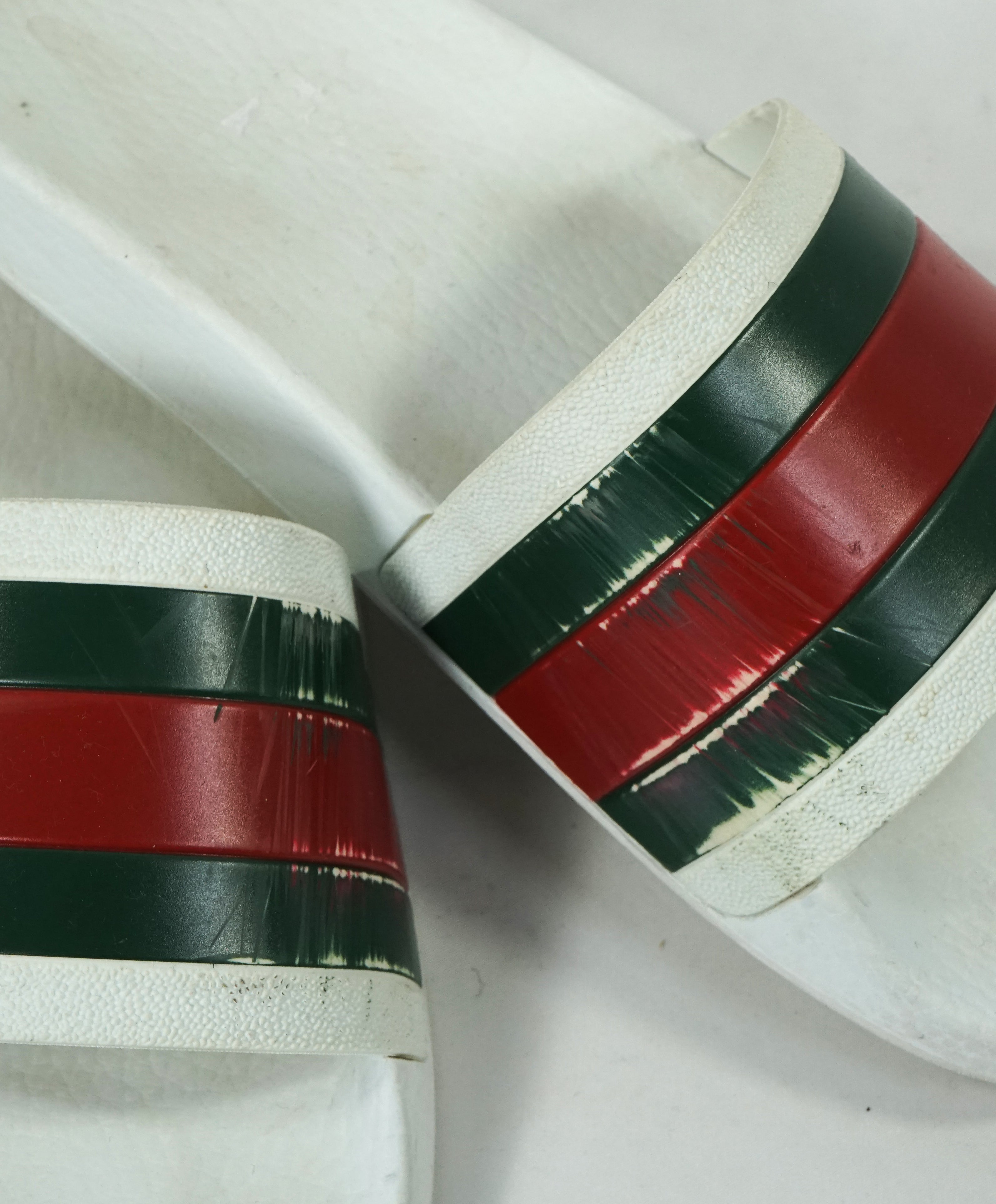 GUCCI - Iconic Green & Red Slides "72" White Slippers- 10