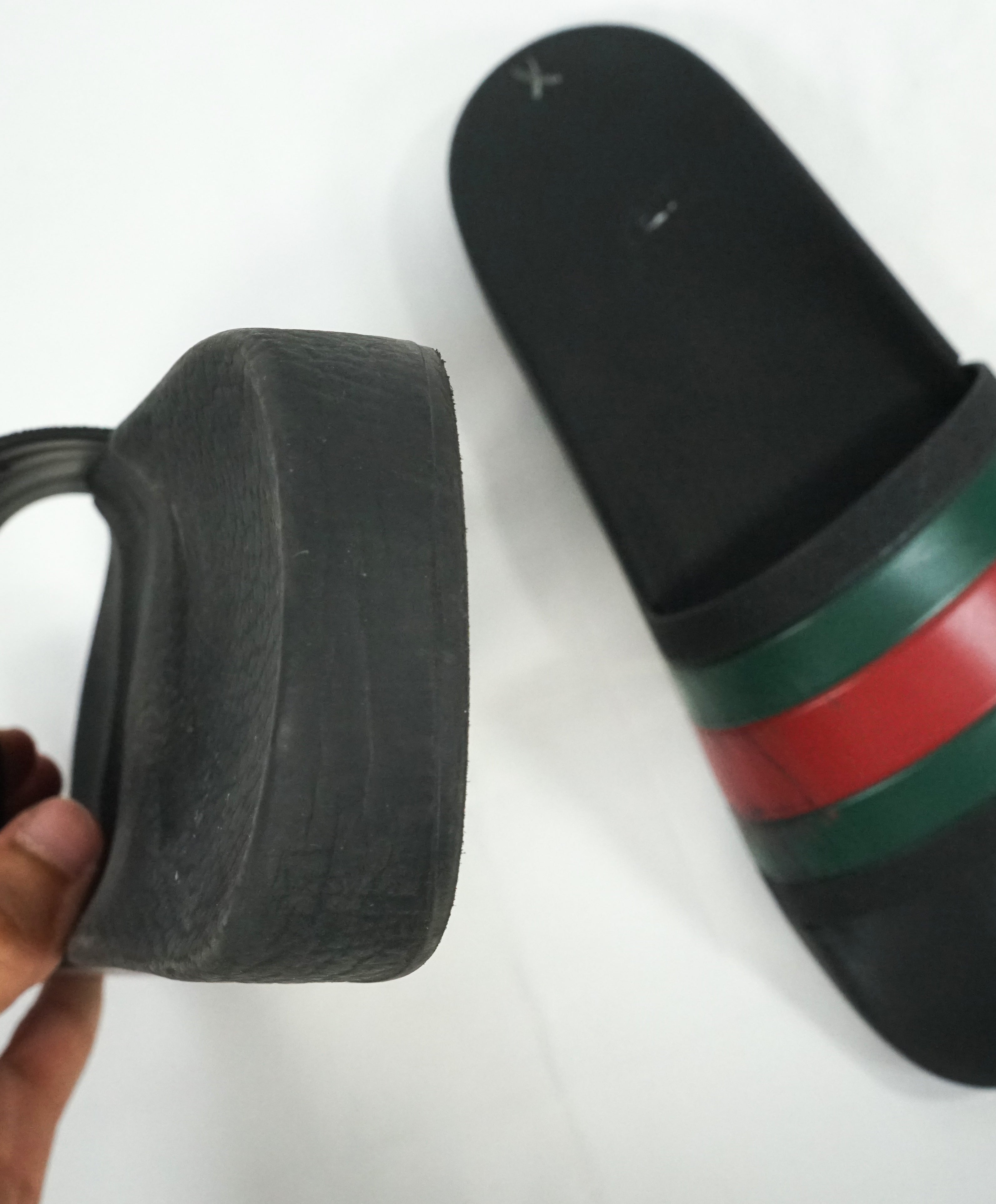 GUCCI - Iconic Green & Red Stripe Slides "72" Slippers - 9