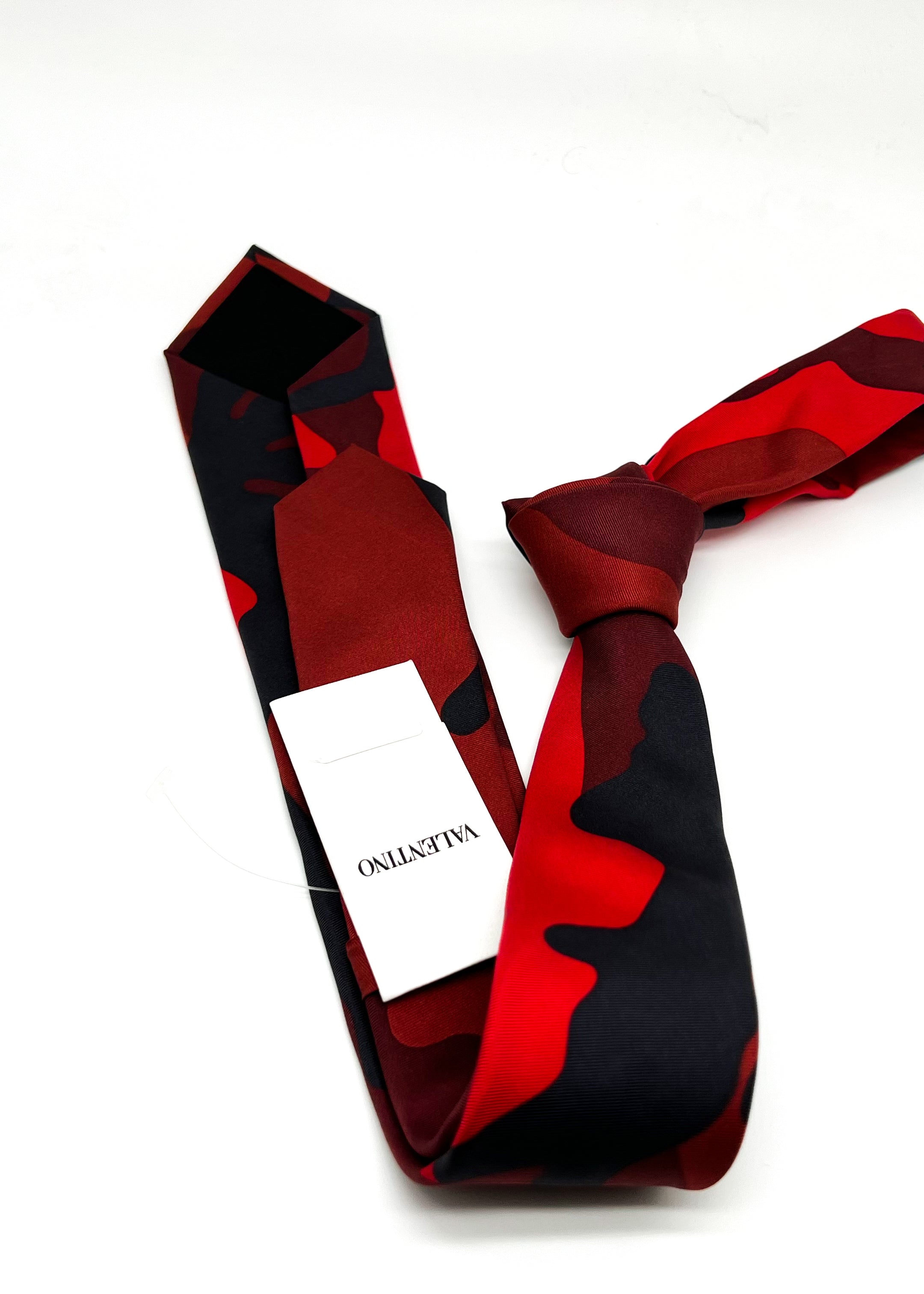 $220 VALENTINO - ICONIC Red Camouflage Patterned Tie Silk 2.5" - Tie