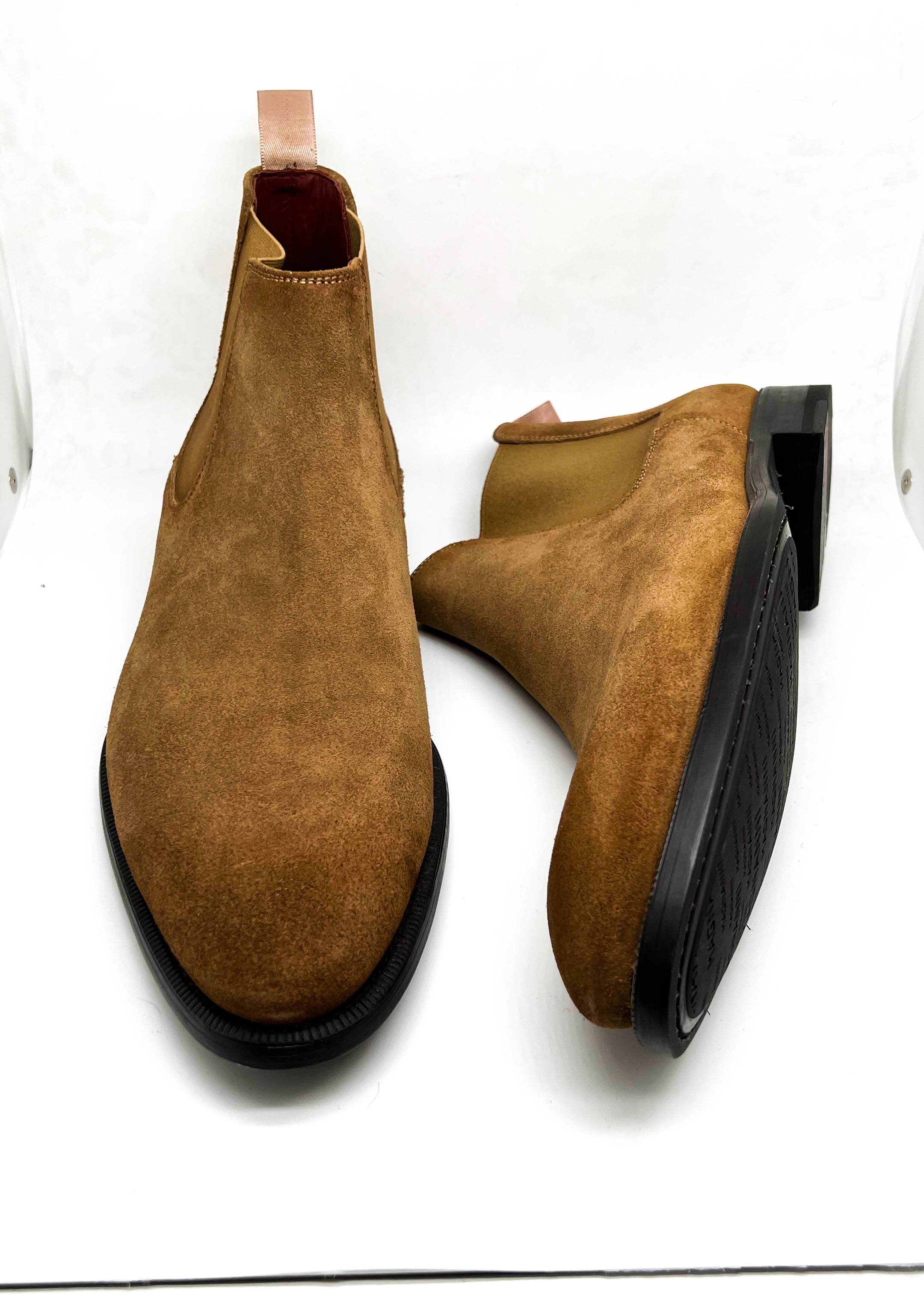 MAGNANNI - Snuff Suede Round Toe 'Rubber Sole' Chelsea Boots - 9