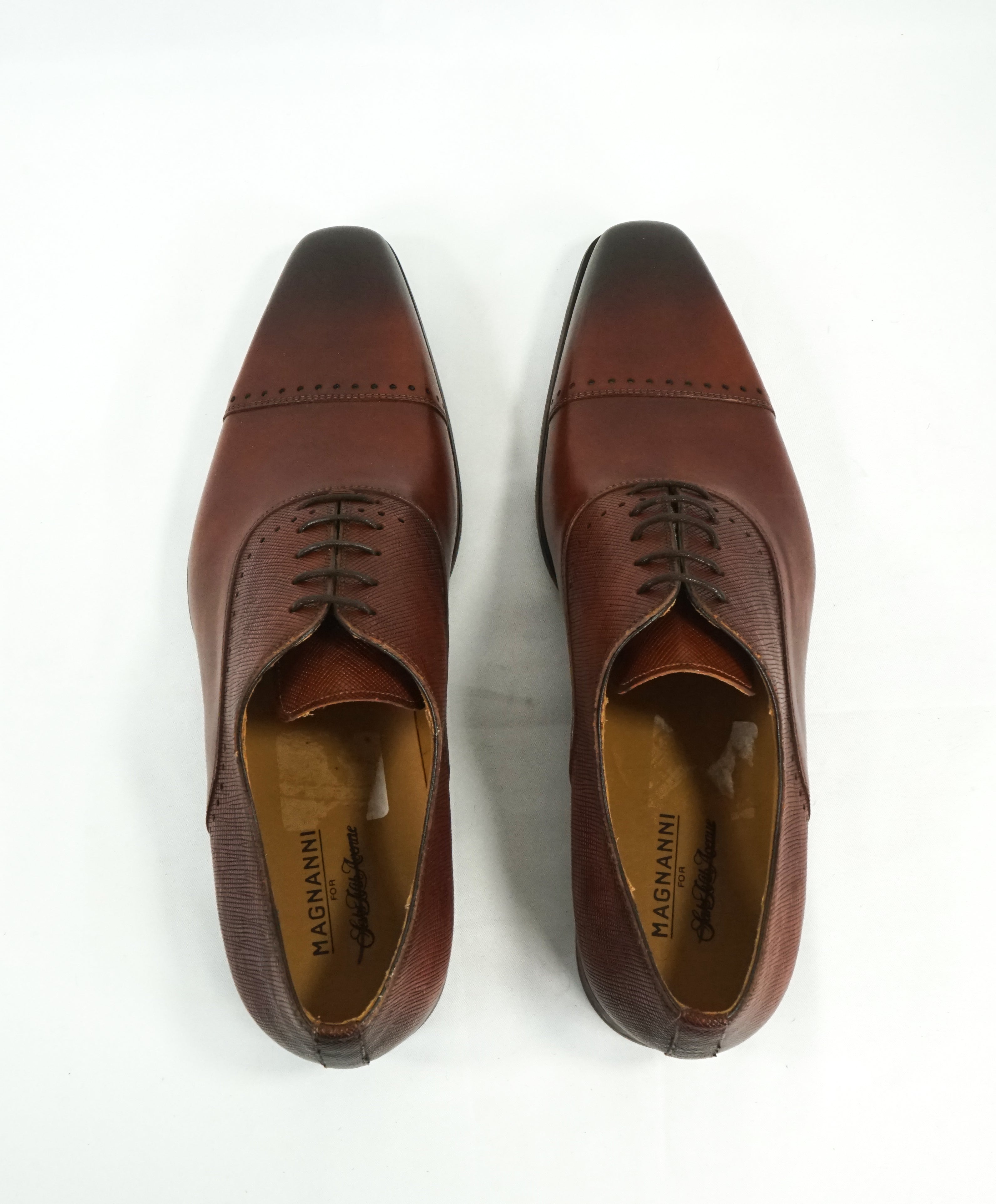 MAGNANNI - Textured Sleek Silhouette Oxfords W Brogue Detail - 10.5