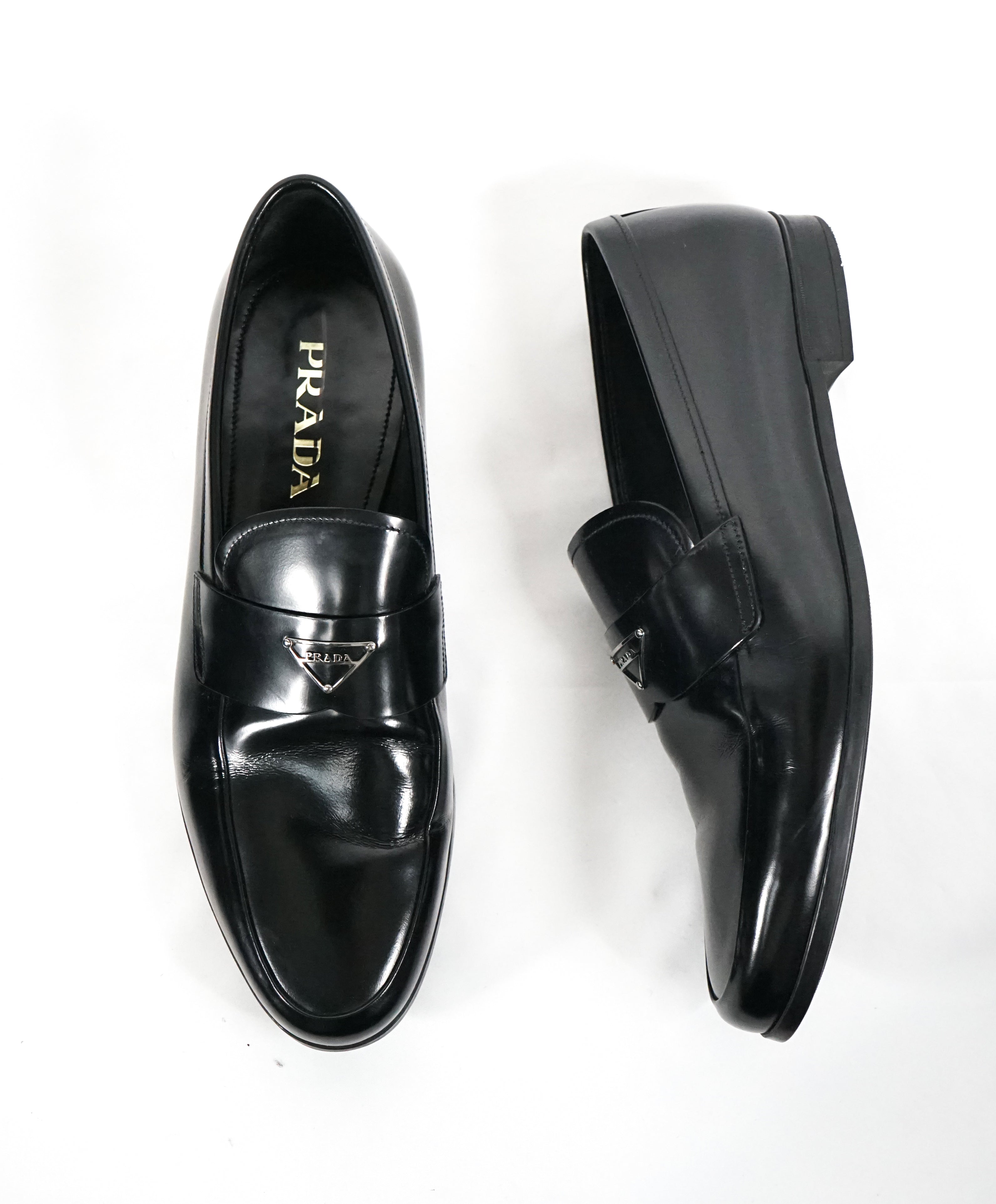 PRADA - Patent Leather Spazzolato Loafer With Logo Bit Front - 9