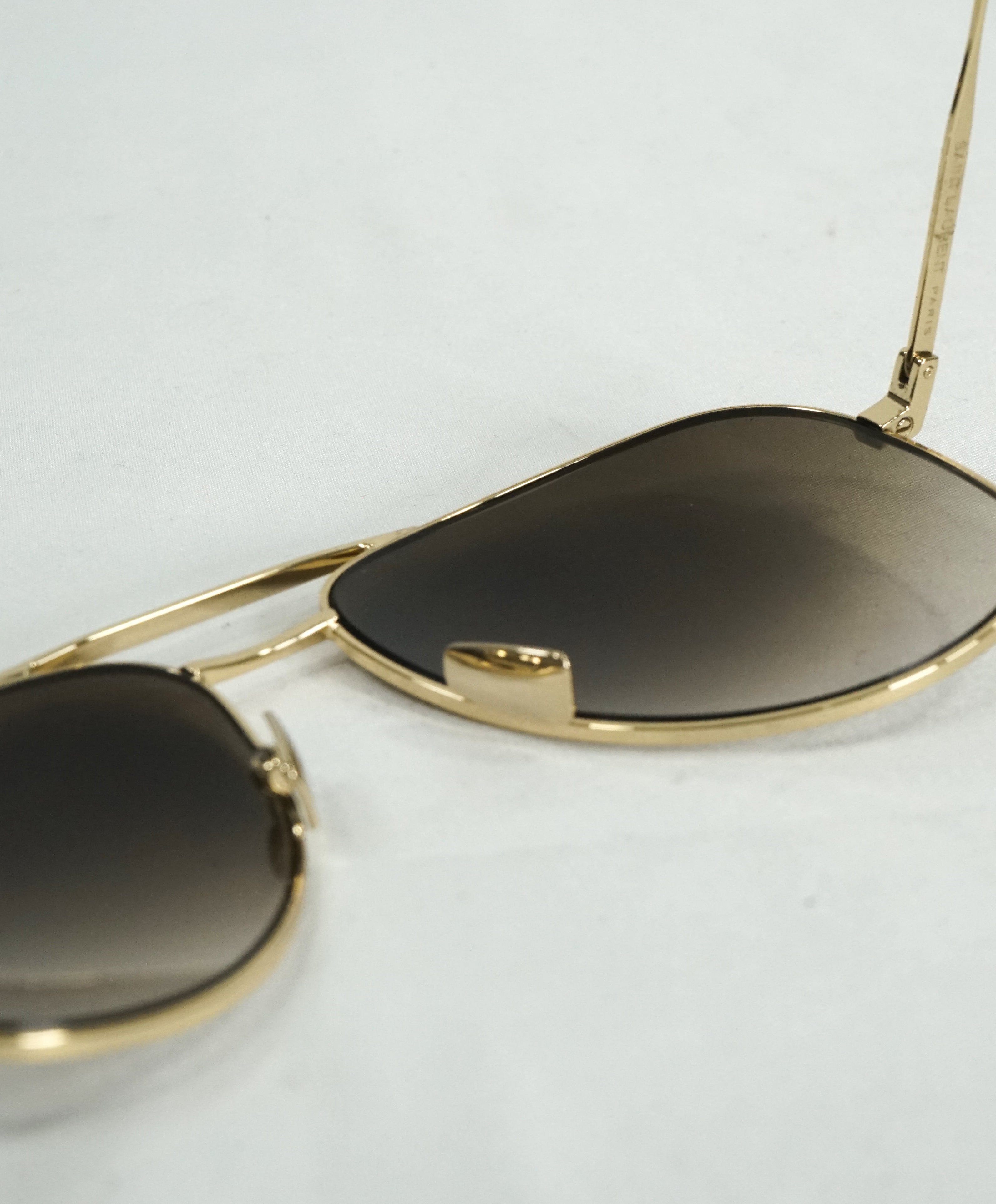 YVES SAINT LAURENT -YSL "Classic 11" Gold Logo Engraved Aviators Sunglasses - 55-14 140