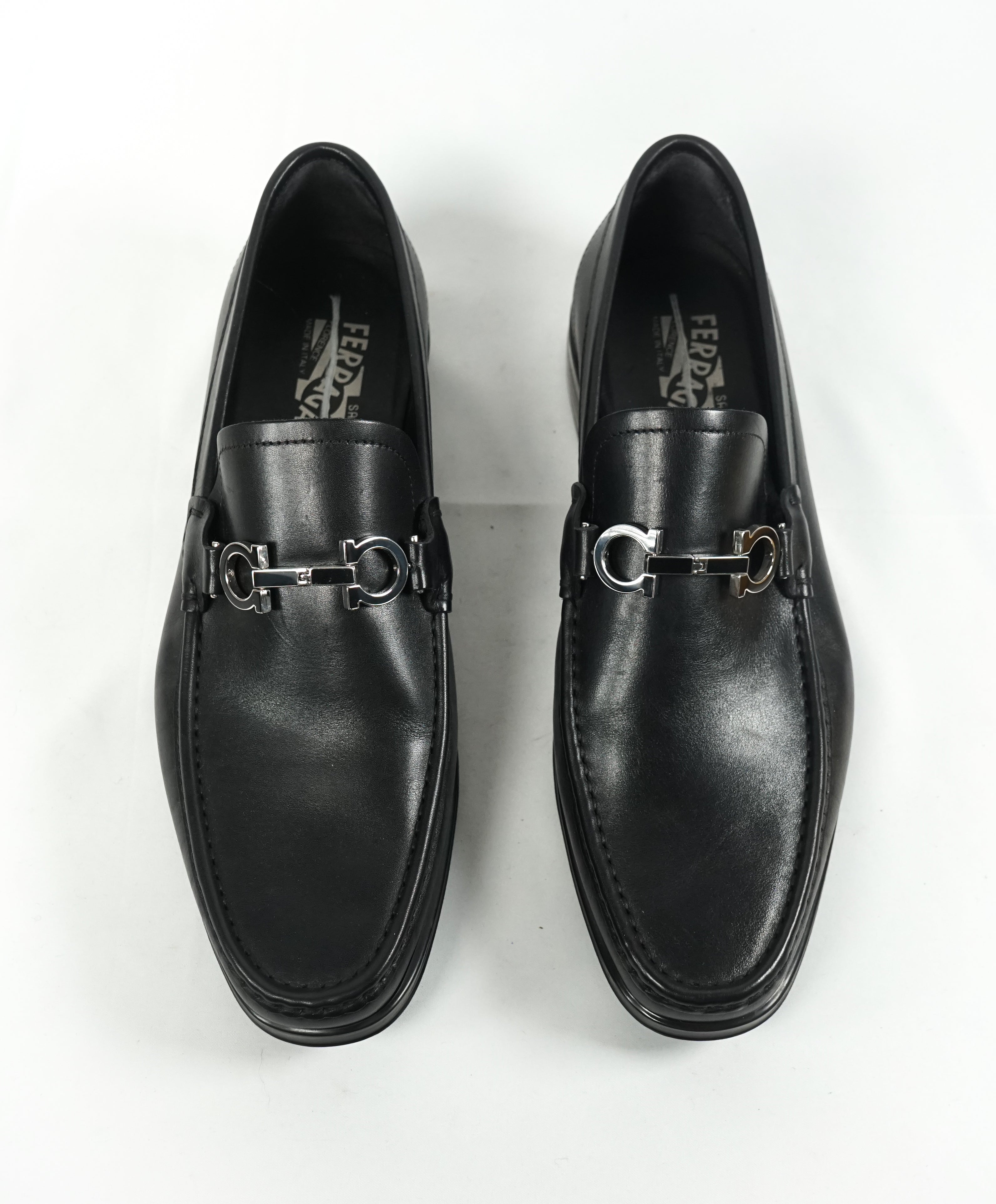 SALVATORE FERRAGAMO -“GANCINI REVERSIBLE BIT” Black Leather Loafers - 9EEE