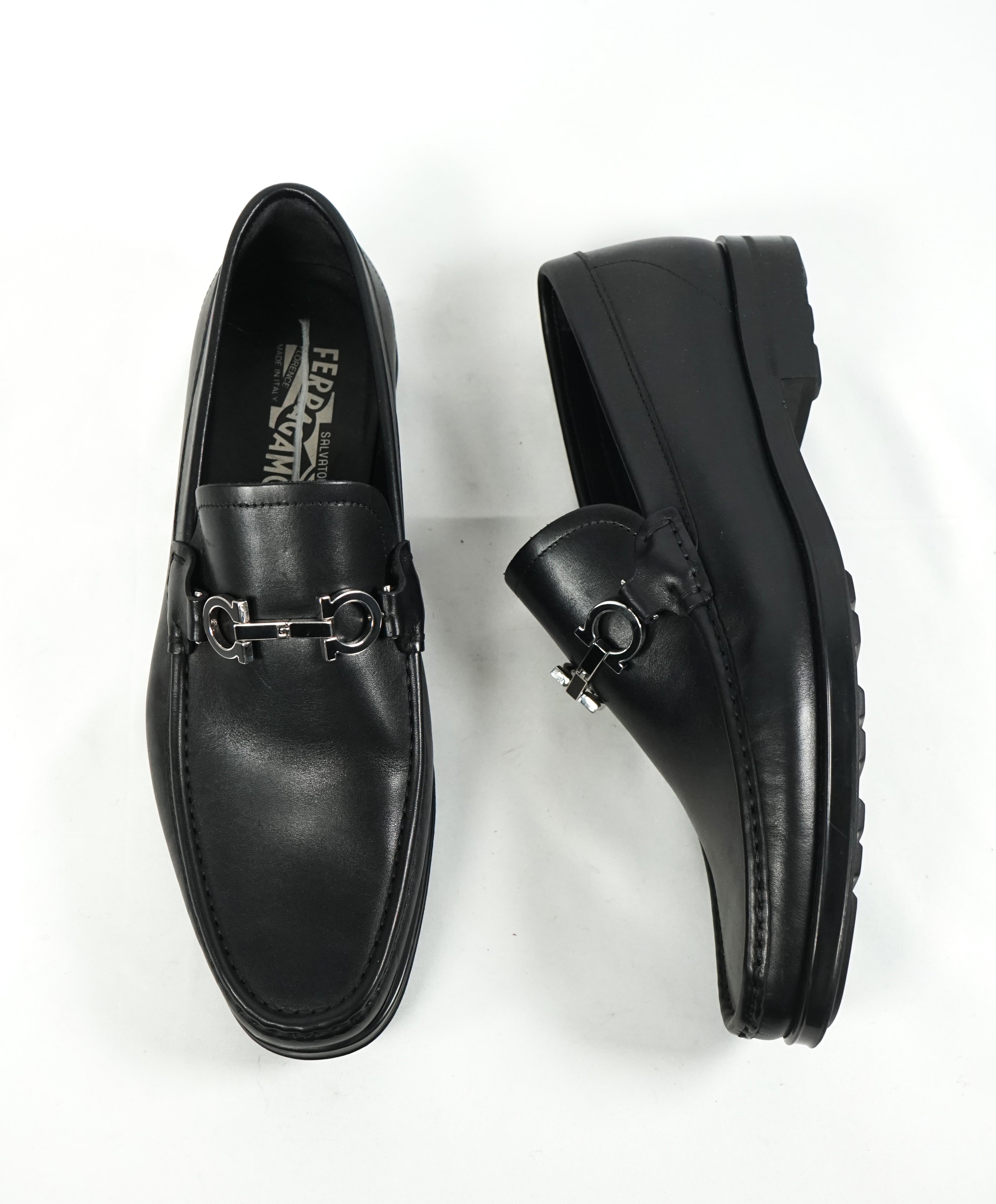 SALVATORE FERRAGAMO -“GANCINI REVERSIBLE BIT” Black Leather Loafers - 9EEE