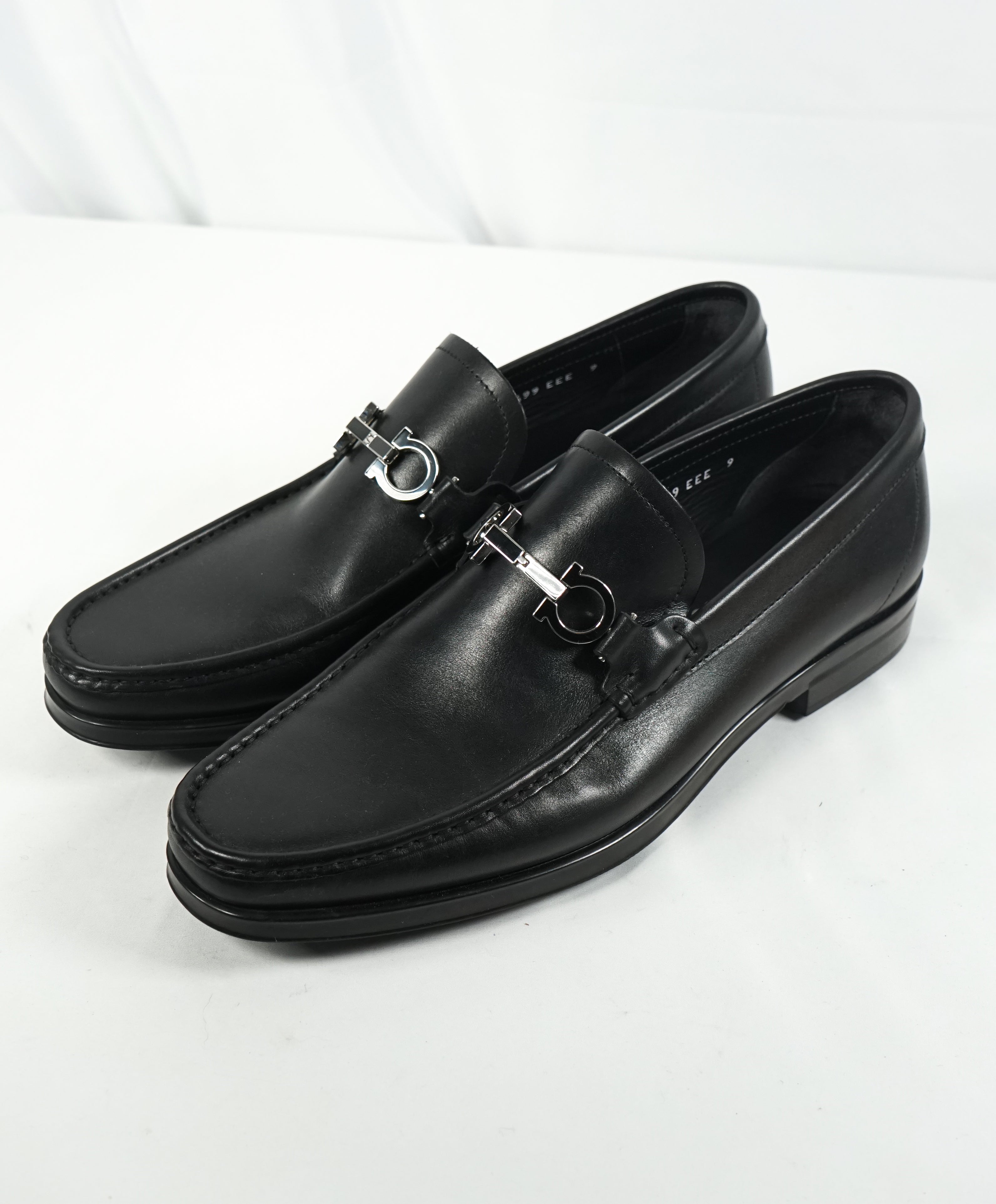 SALVATORE FERRAGAMO -“GANCINI REVERSIBLE BIT” Black Leather Loafers - 9EEE