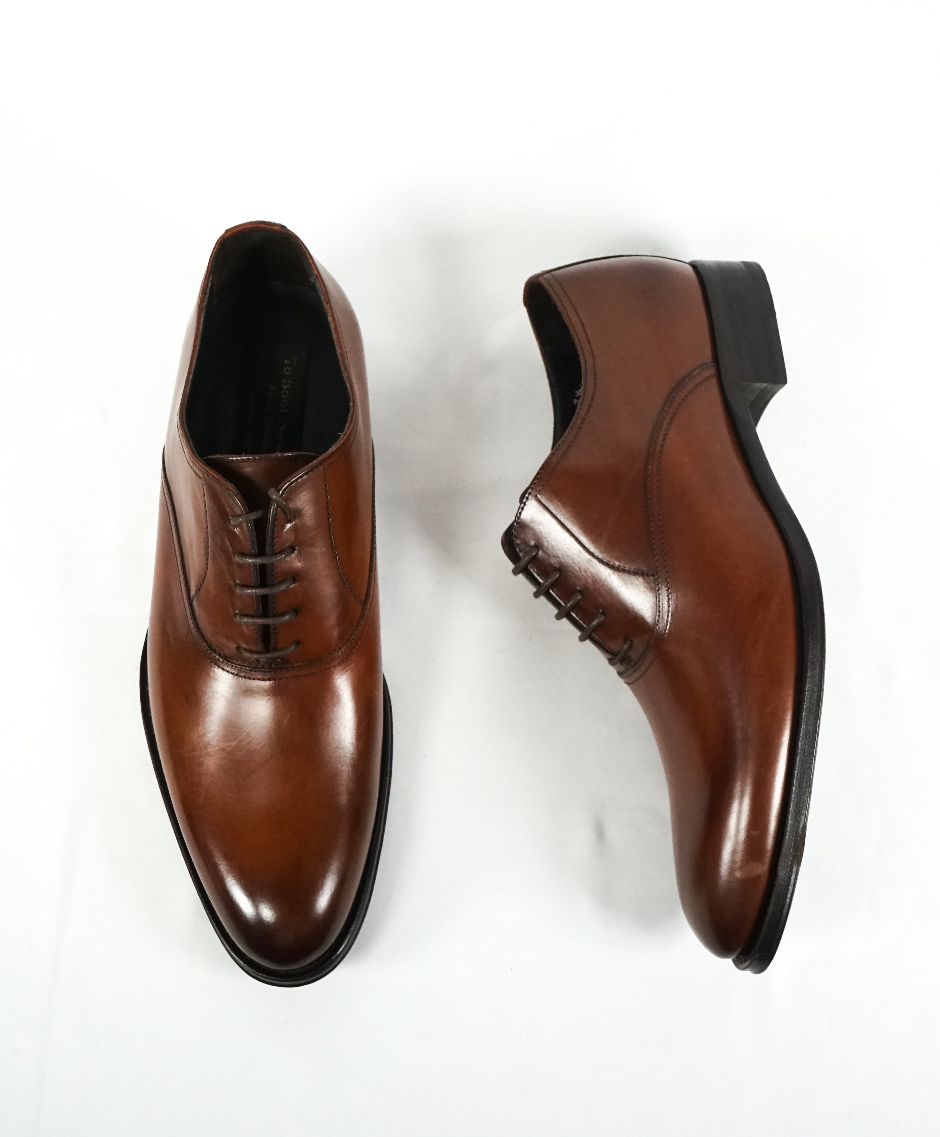 TO BOOT NEW YORK - Sleek Brown Oxfords In a Round Toe - 7.5