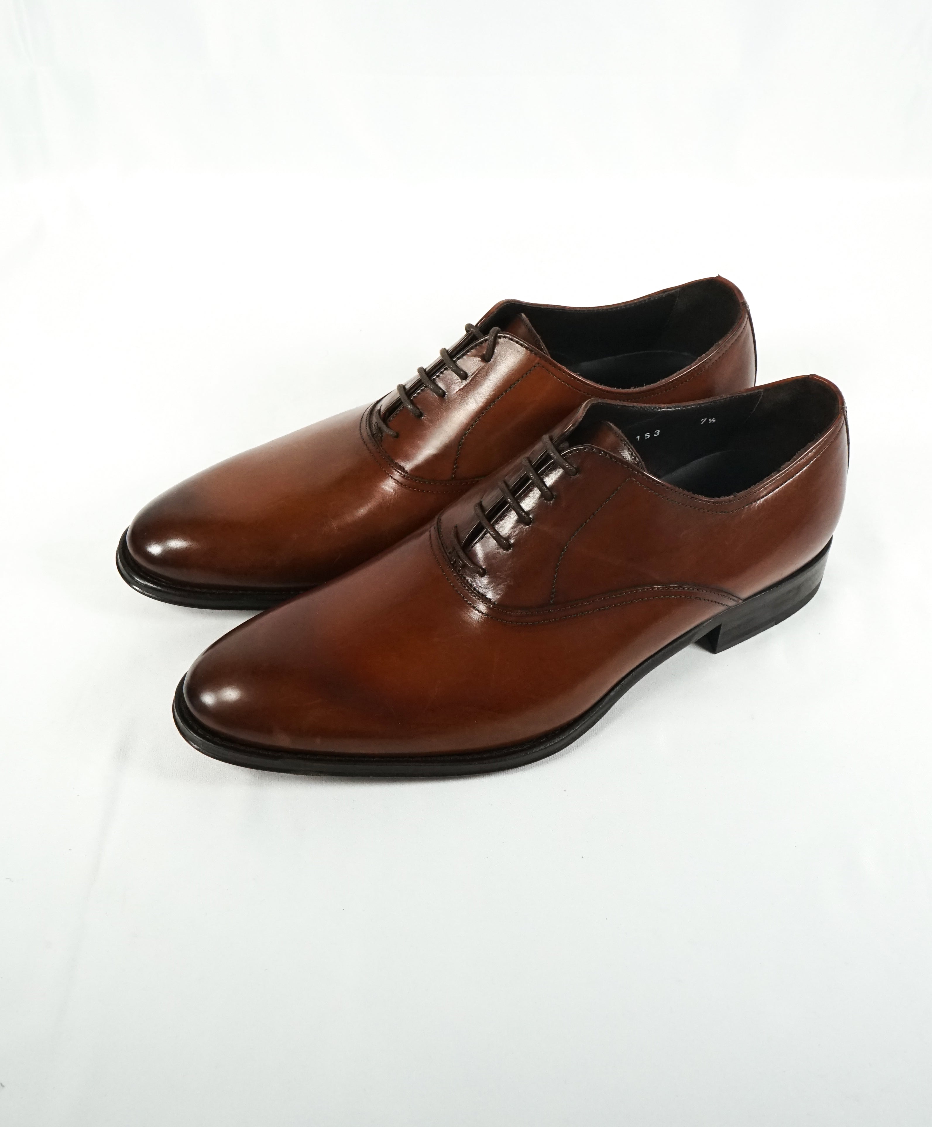 TO BOOT NEW YORK - Sleek Brown Oxfords In a Round Toe - 7.5