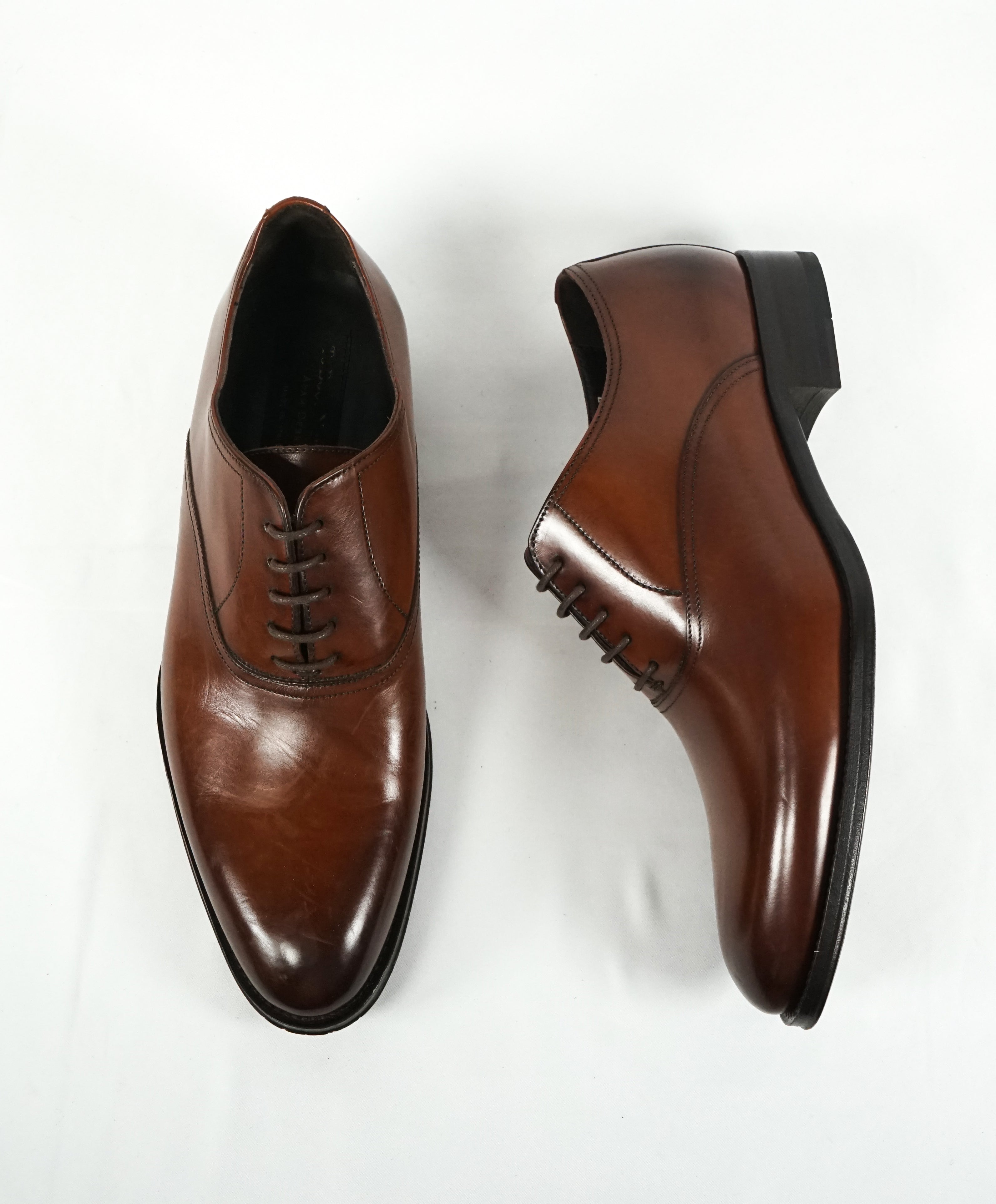 TO BOOT NEW YORK - Sleek Brown Oxfords In a Round Toe - 7