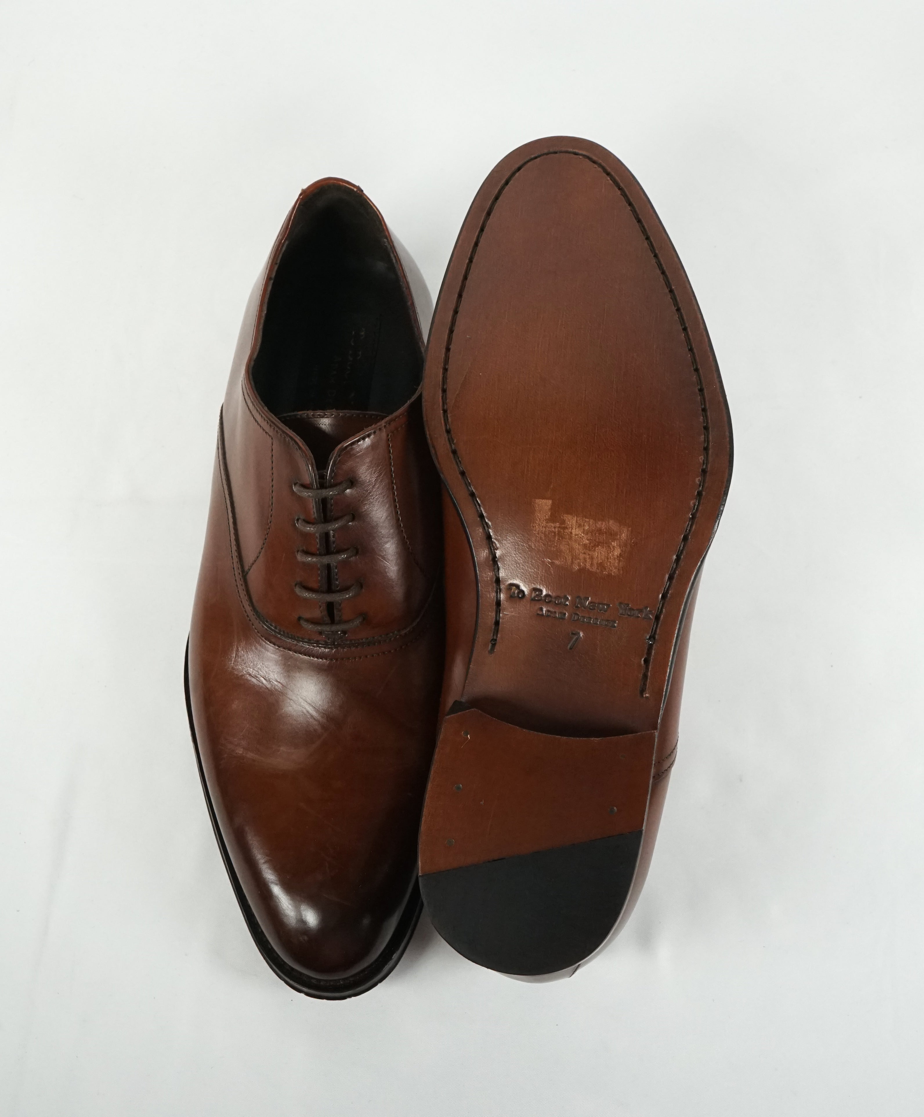 TO BOOT NEW YORK - Sleek Brown Oxfords In a Round Toe - 7