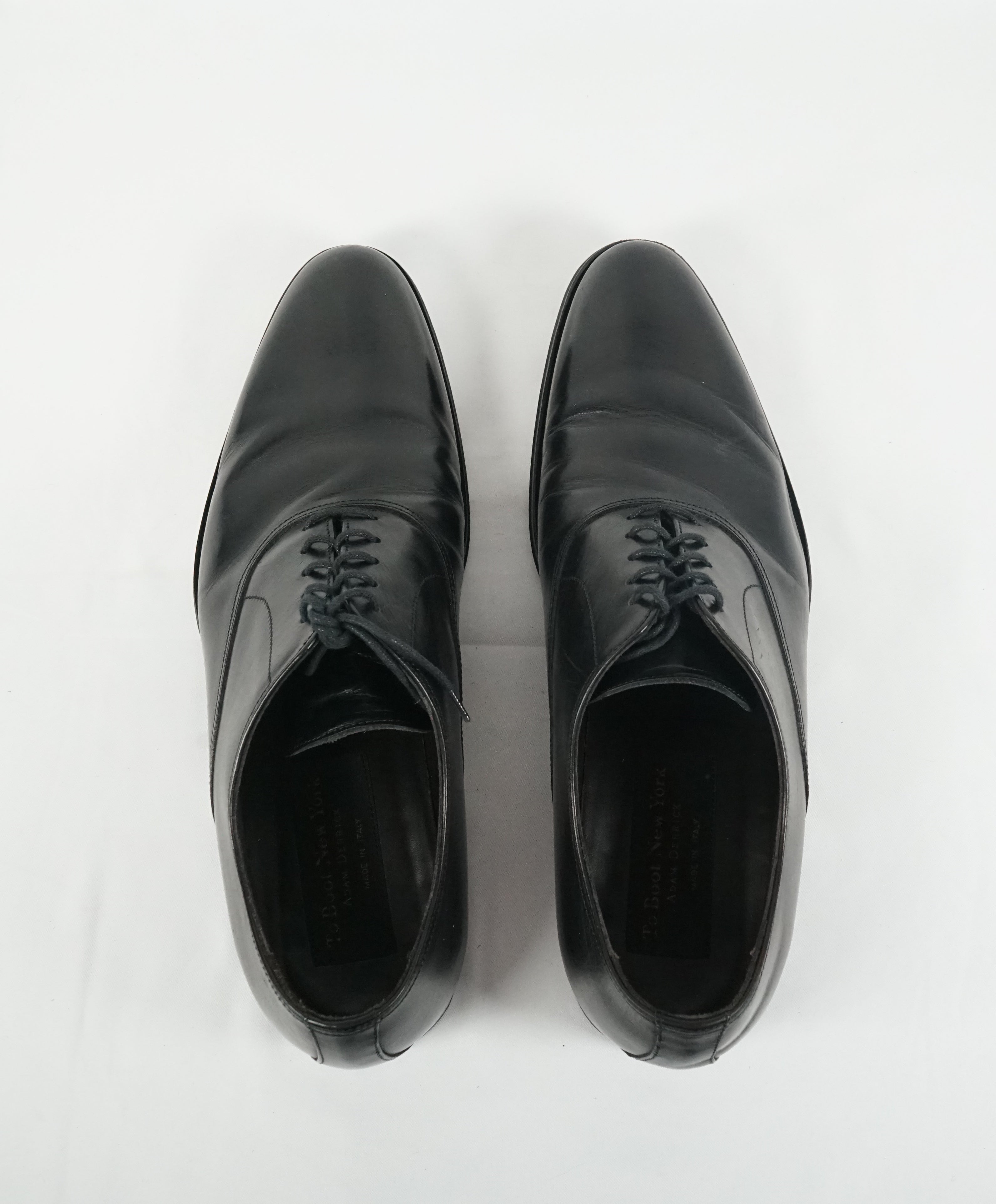 TO BOOT NEW YORK - Black Round Toe Sleek Oxfords - 10